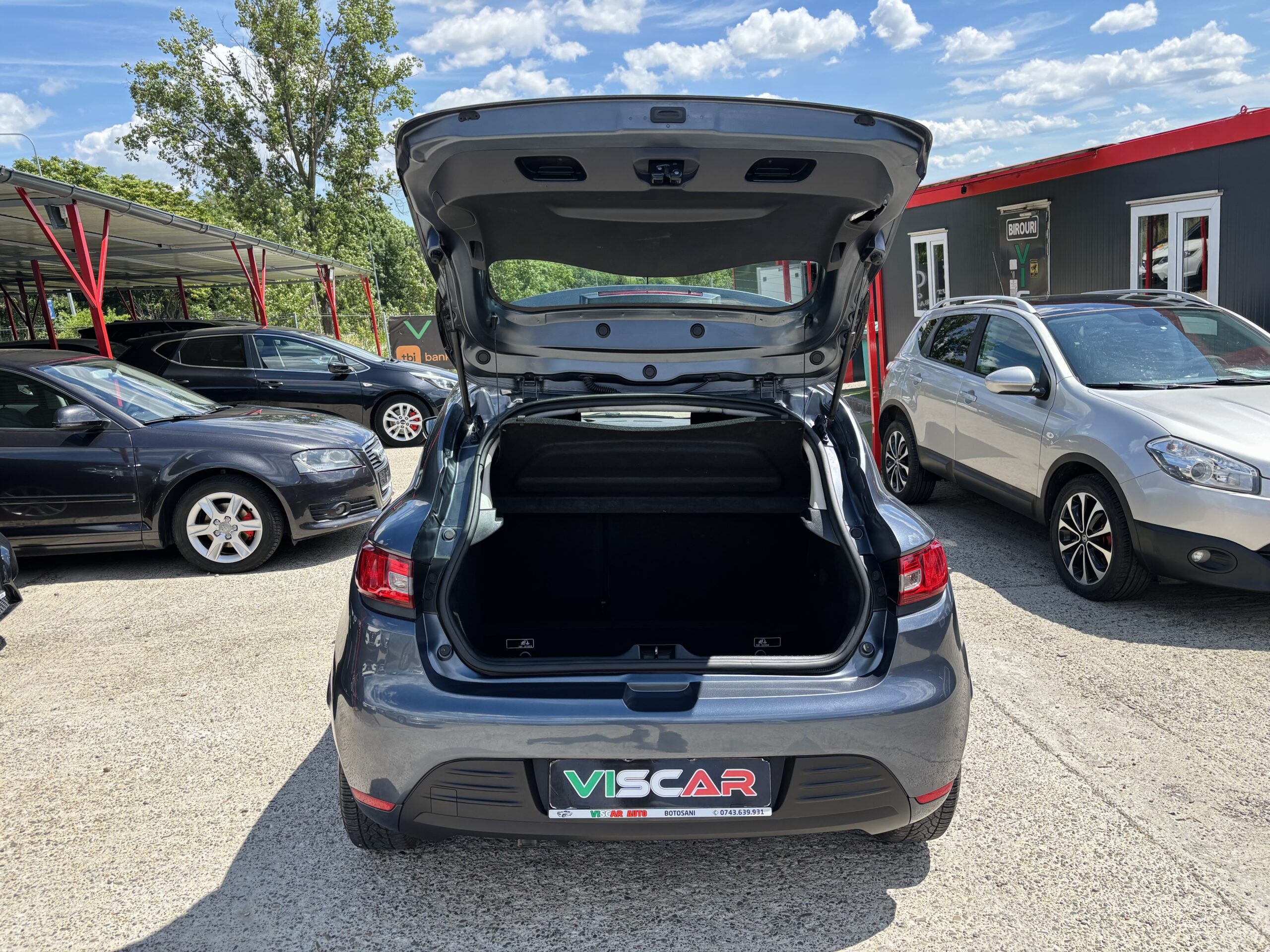 
								Renault Clio full									