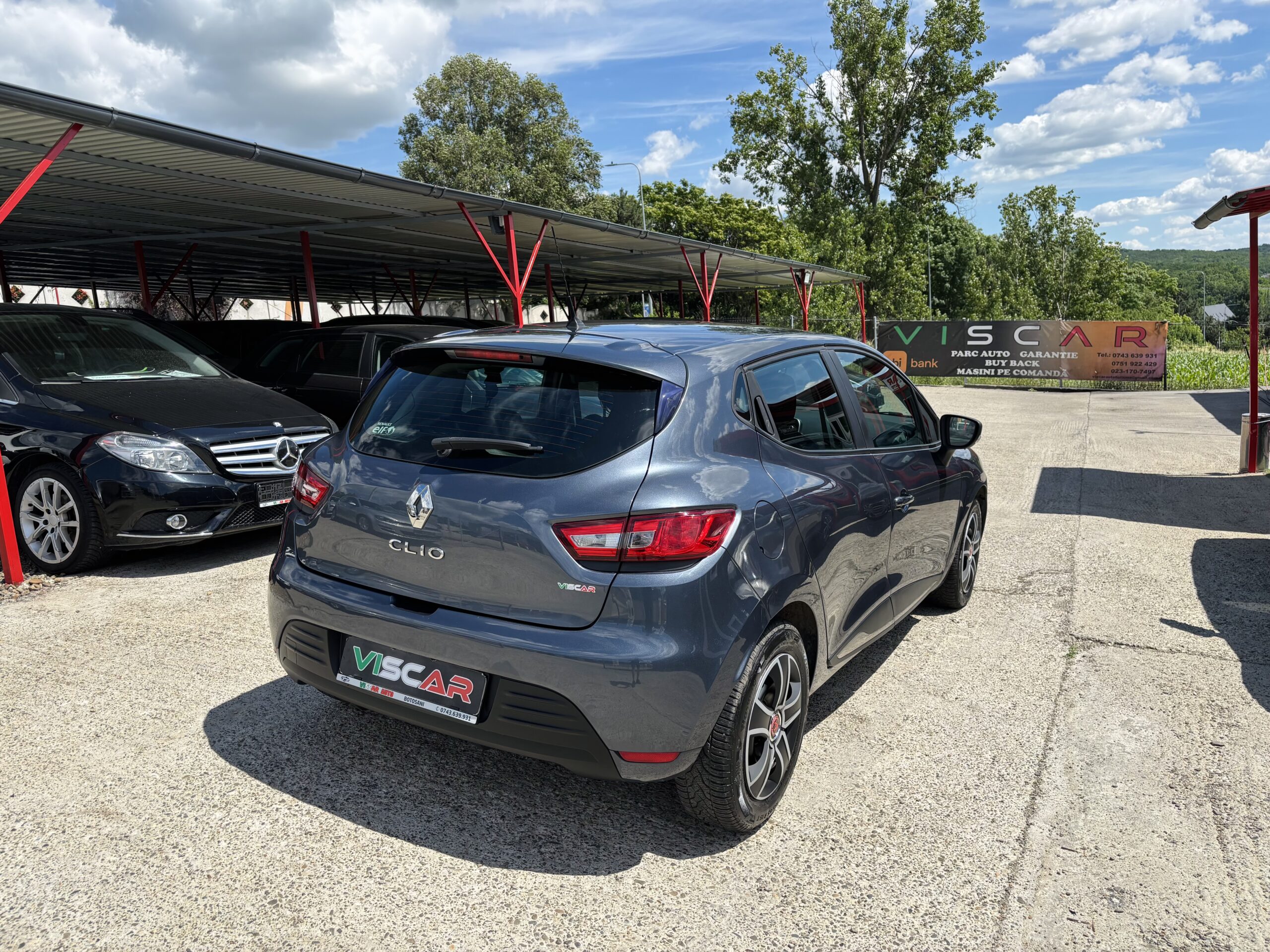 
								Renault Clio full									