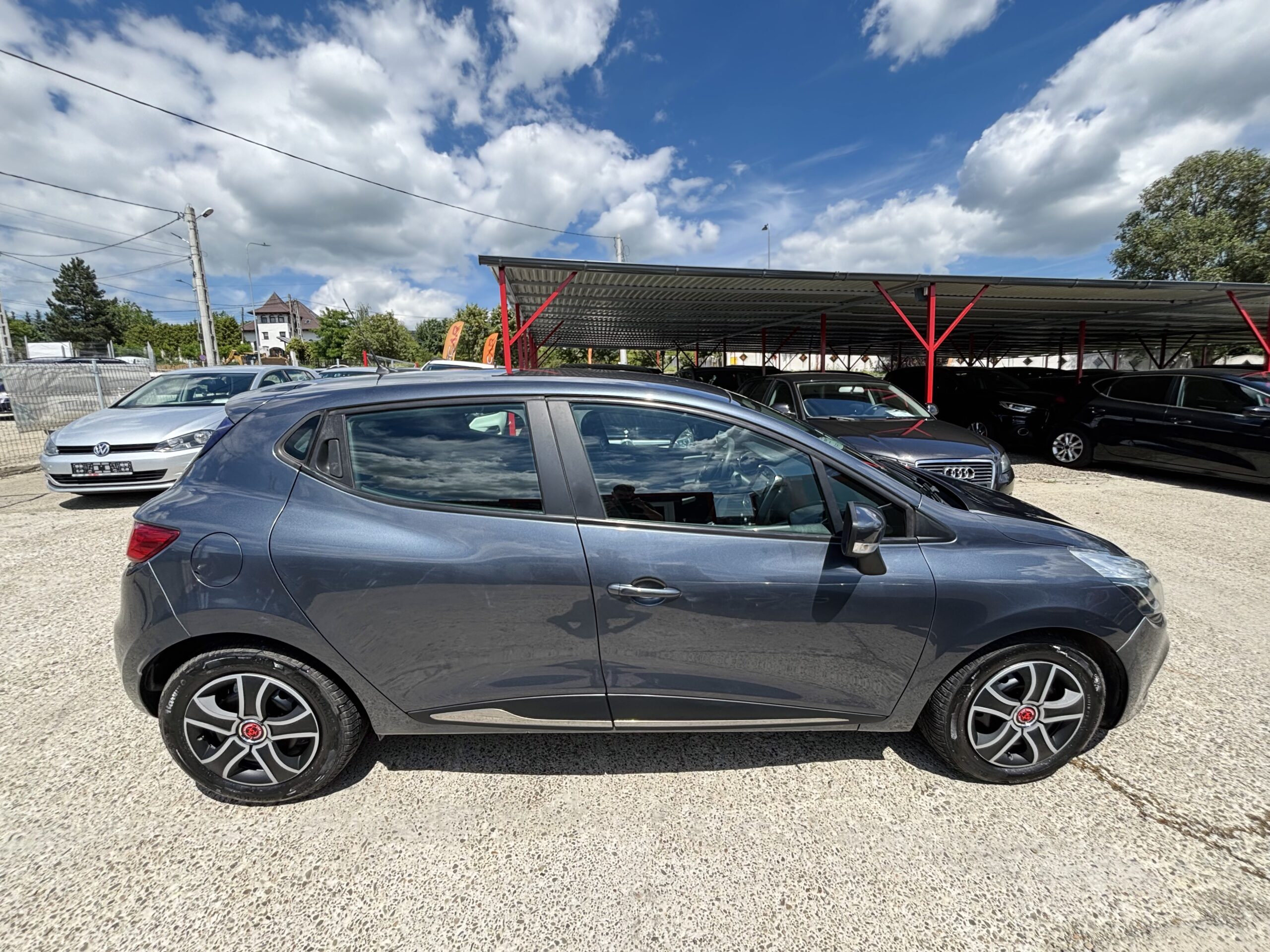 
								Renault Clio full									