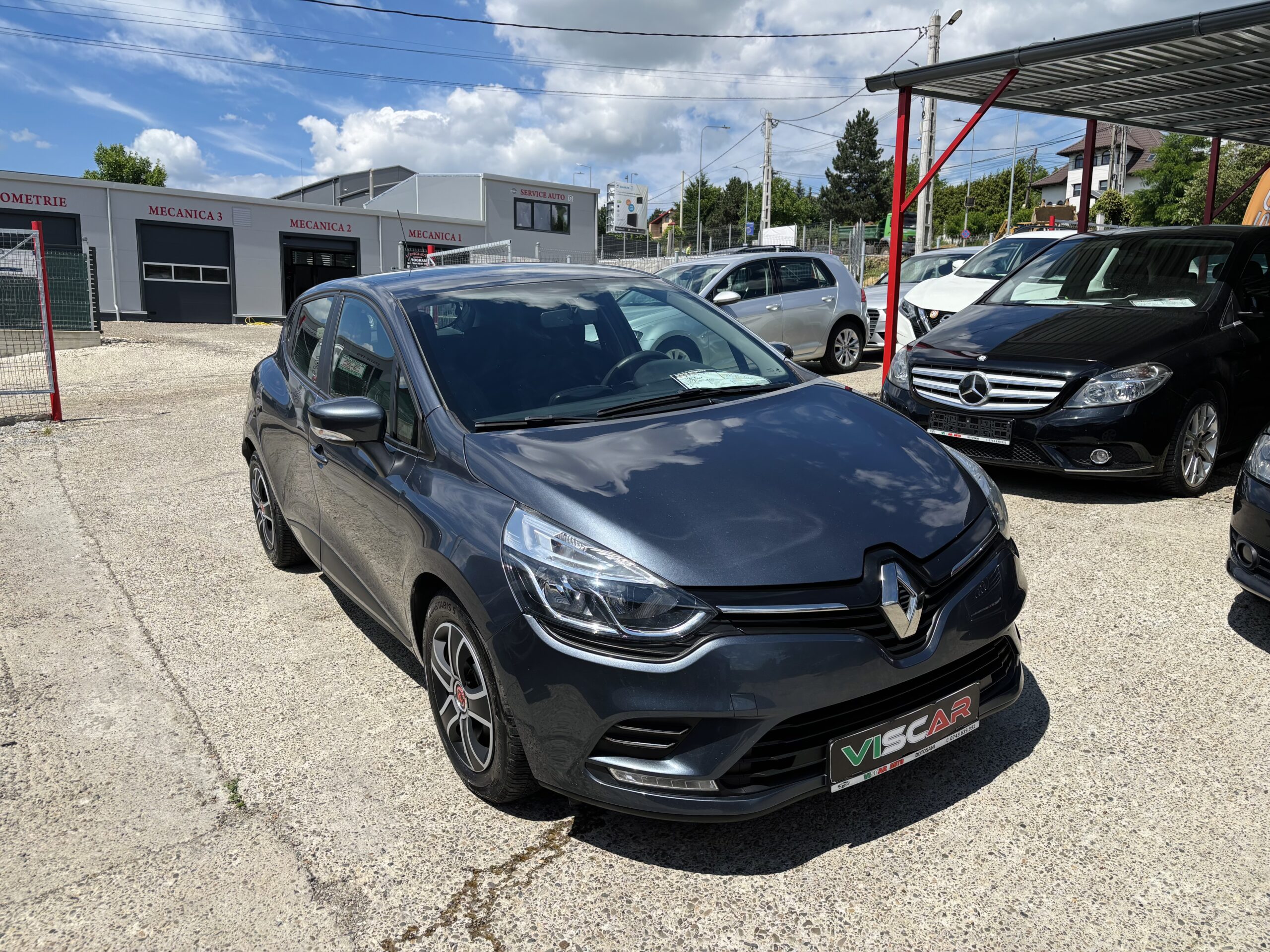 
								Renault Clio full									