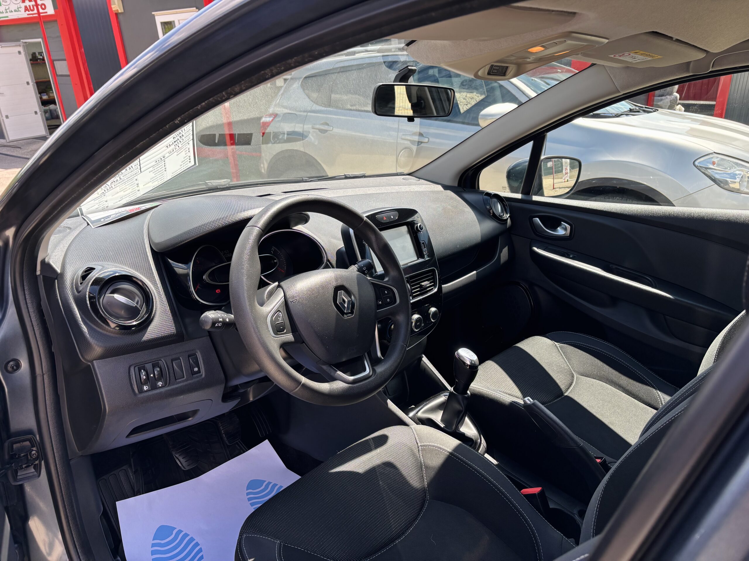 
								Renault Clio full									