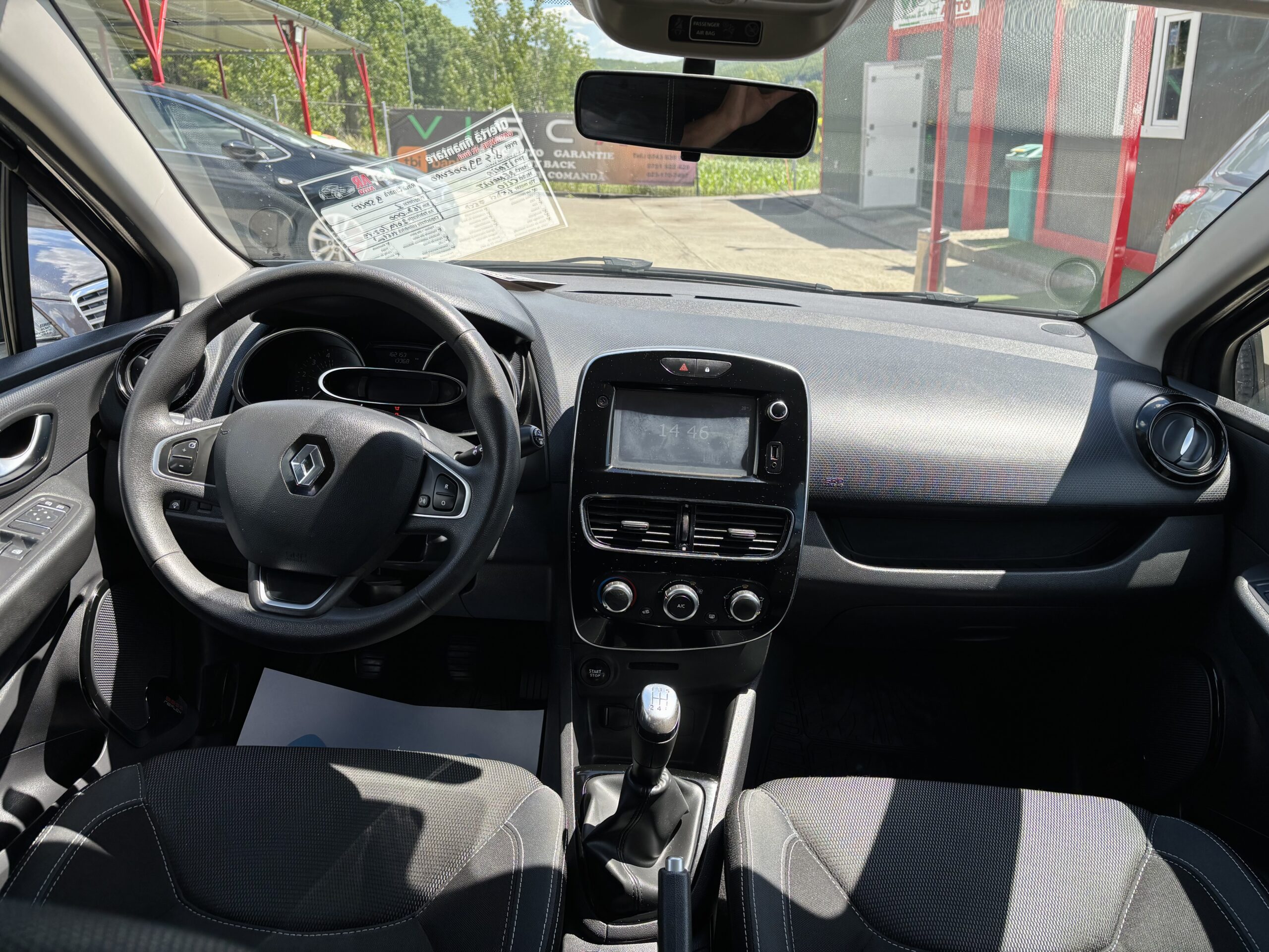 
								Renault Clio full									