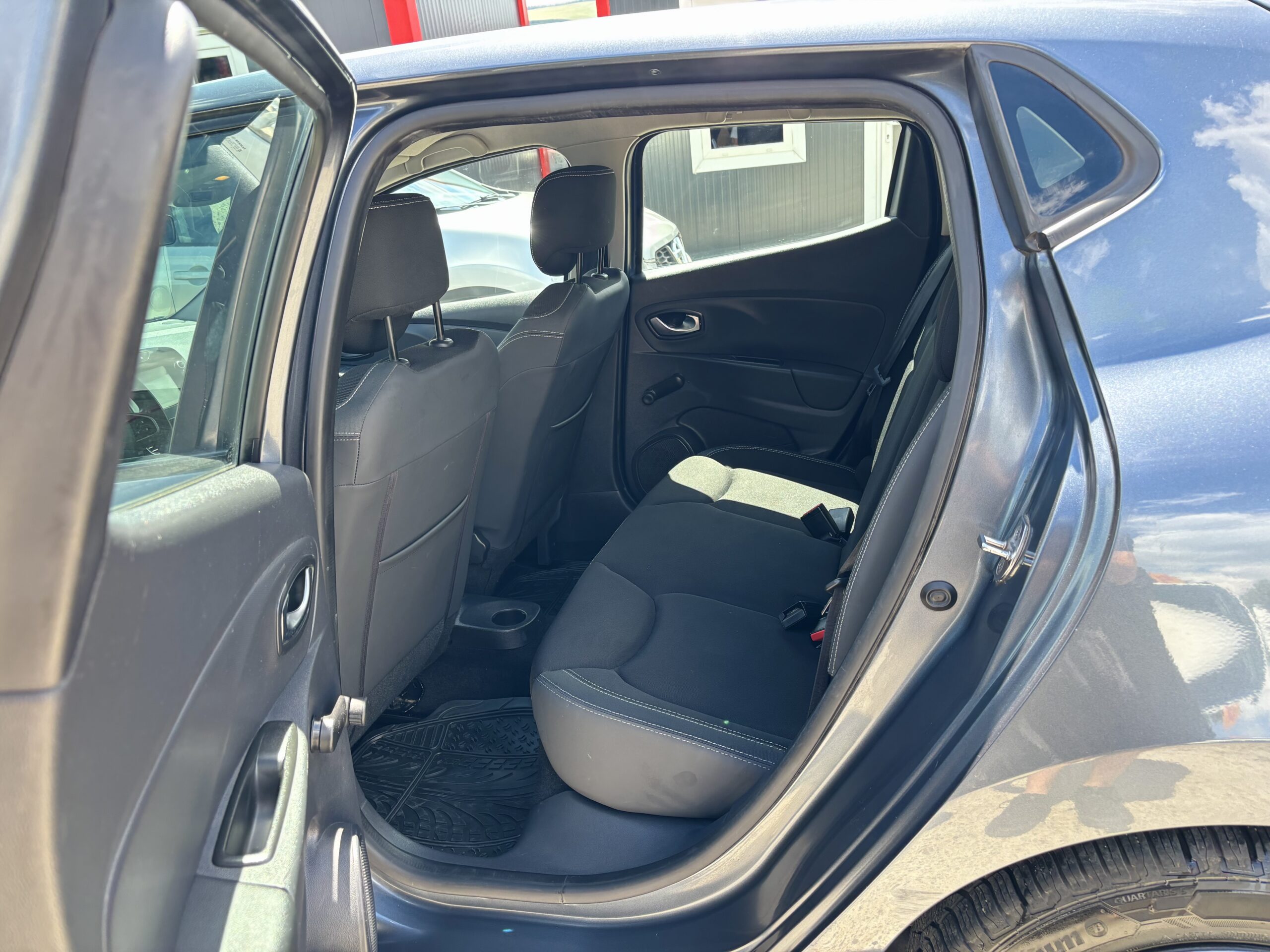 
								Renault Clio full									
