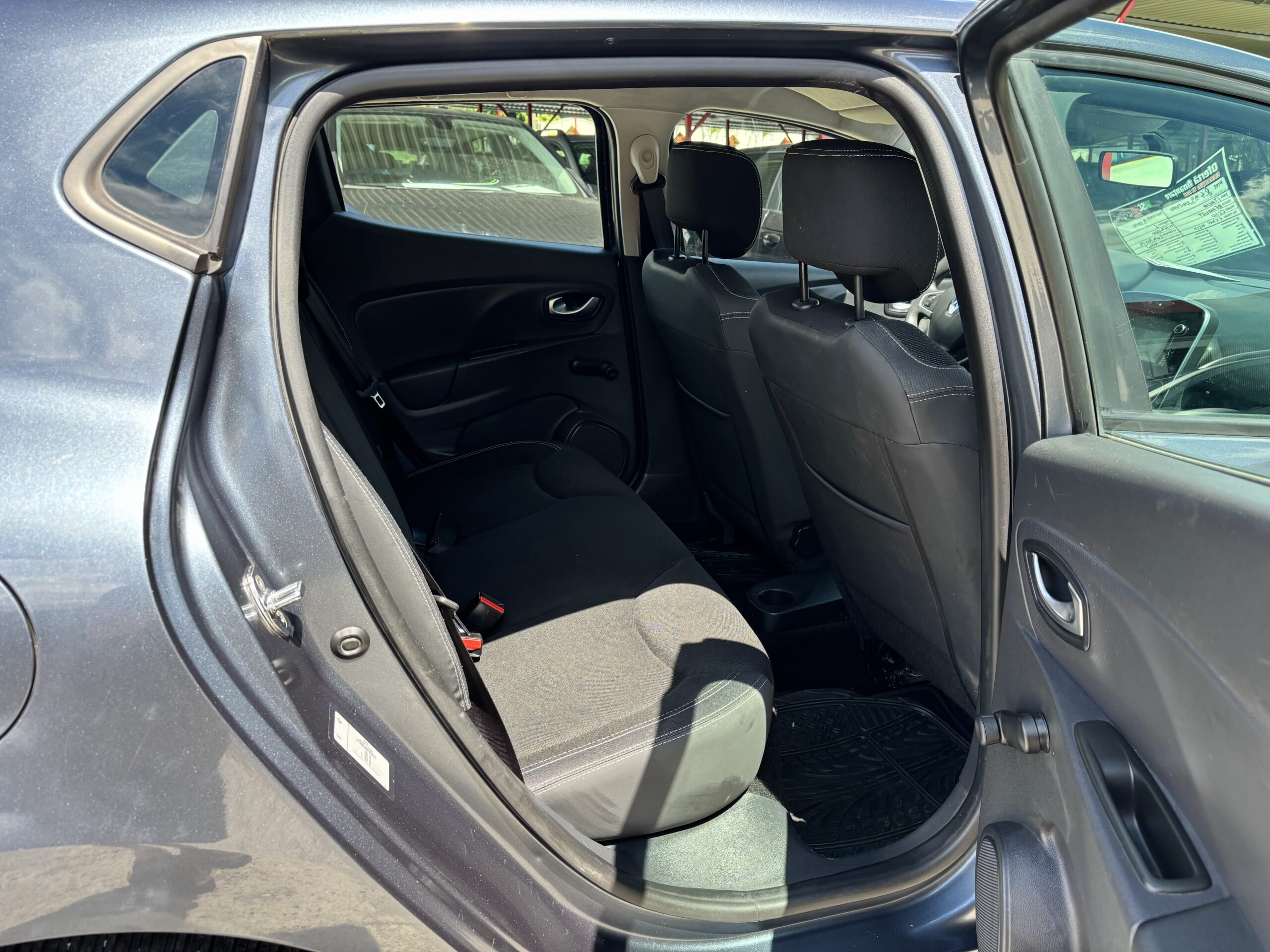
								Renault Clio full									