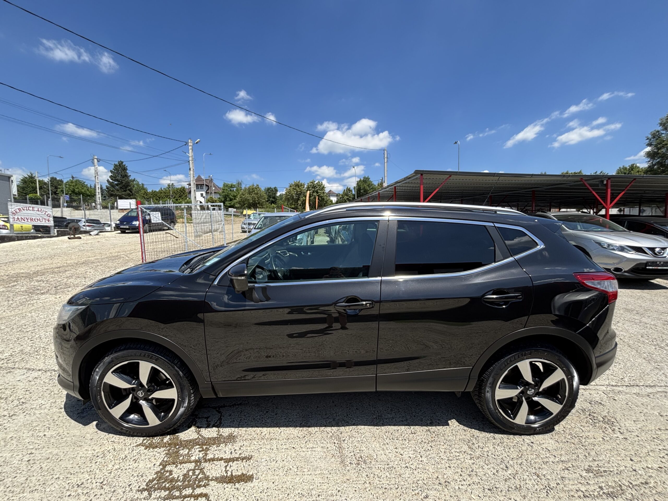 
								Nissan Qashqai full									
