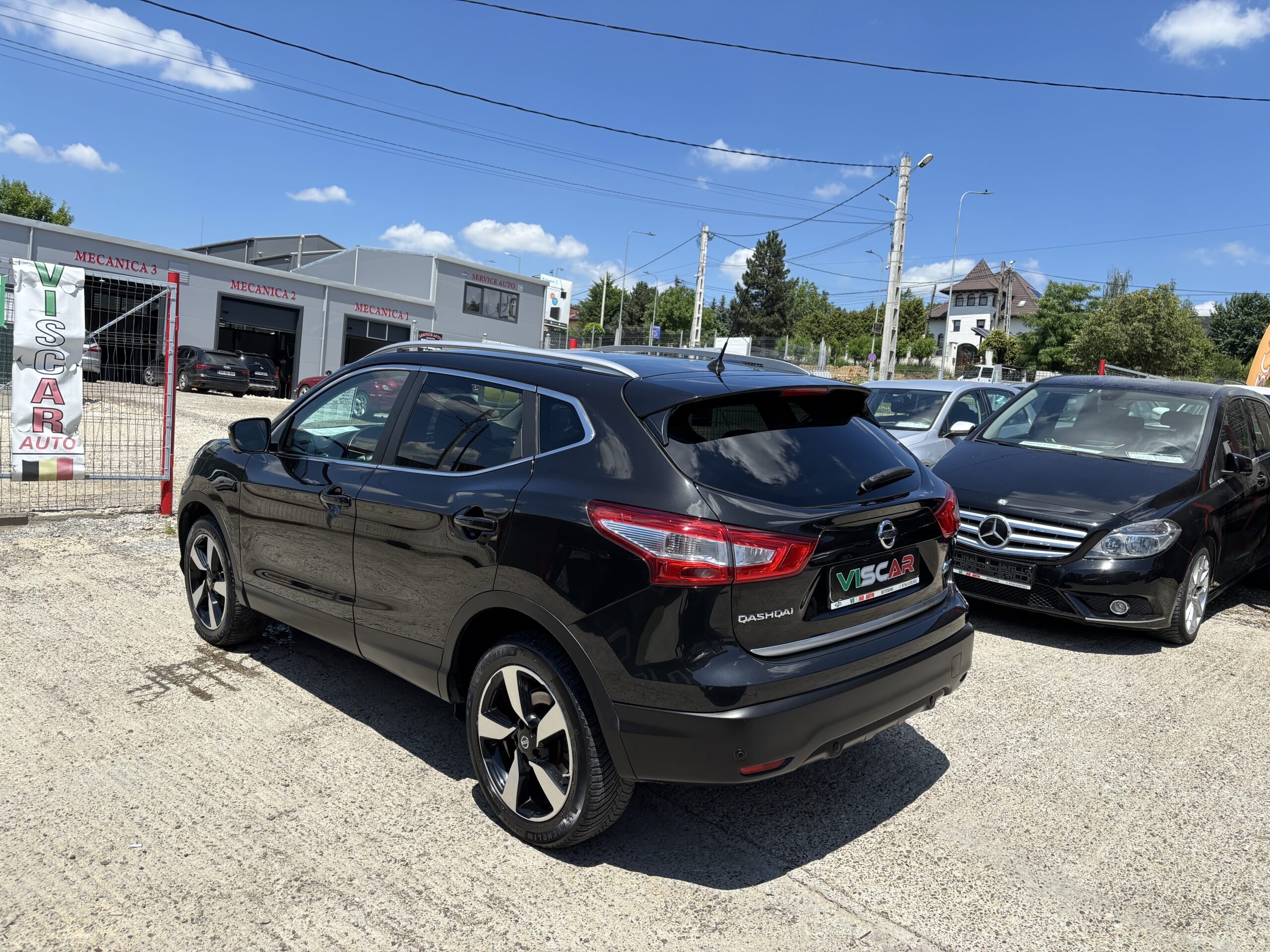 
								Nissan Qashqai full									