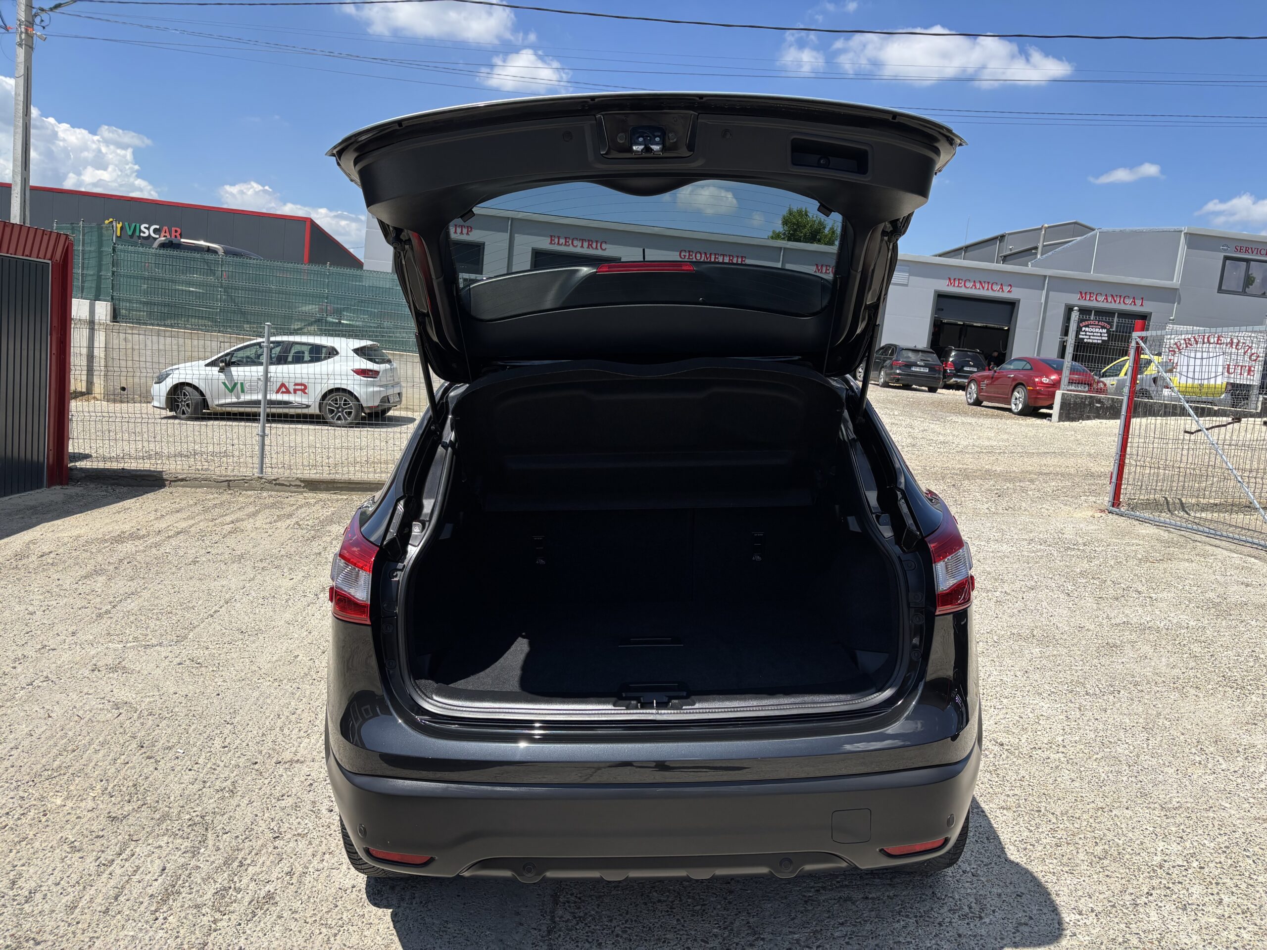 
								Nissan Qashqai full									