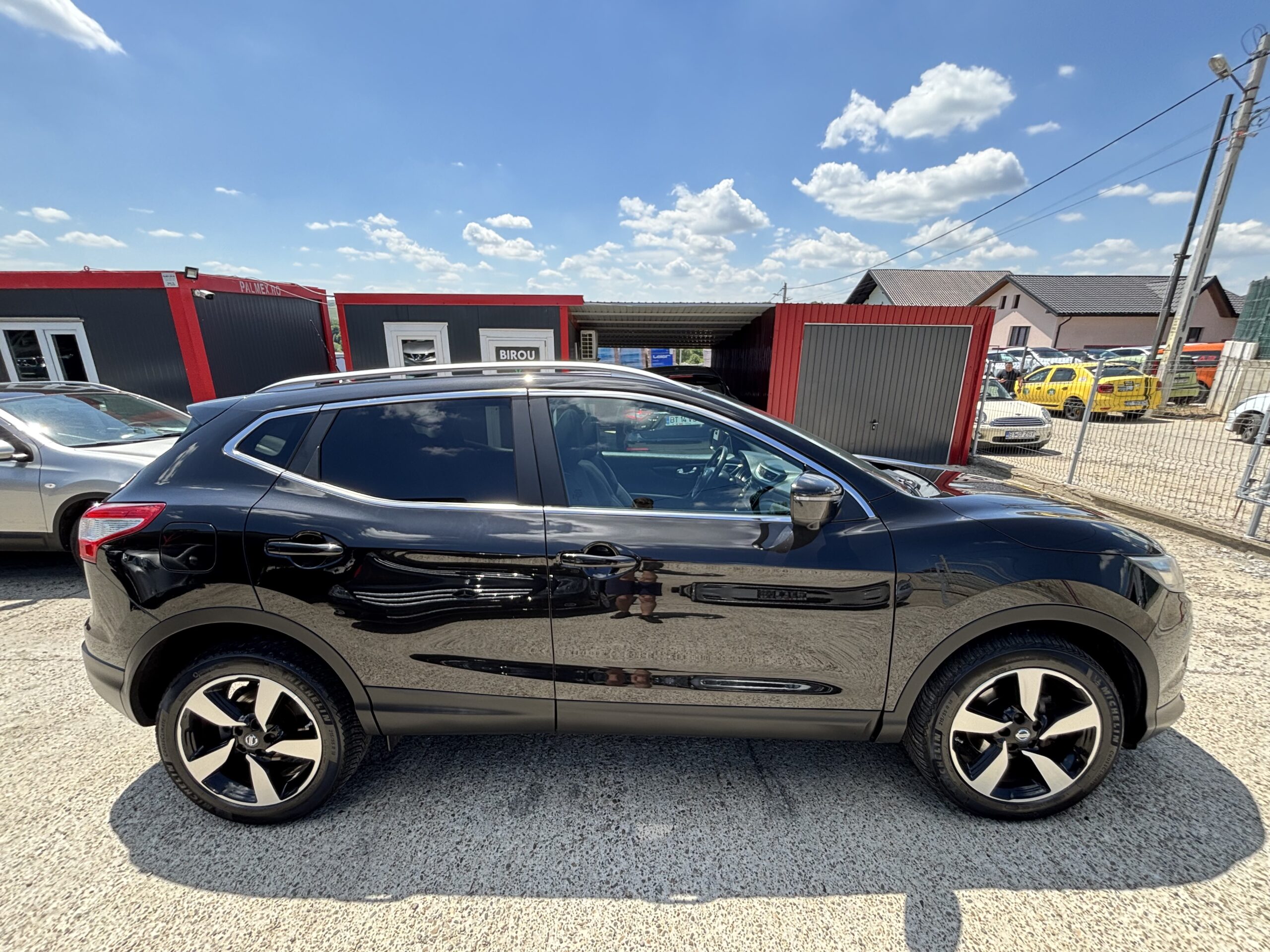 
								Nissan Qashqai full									