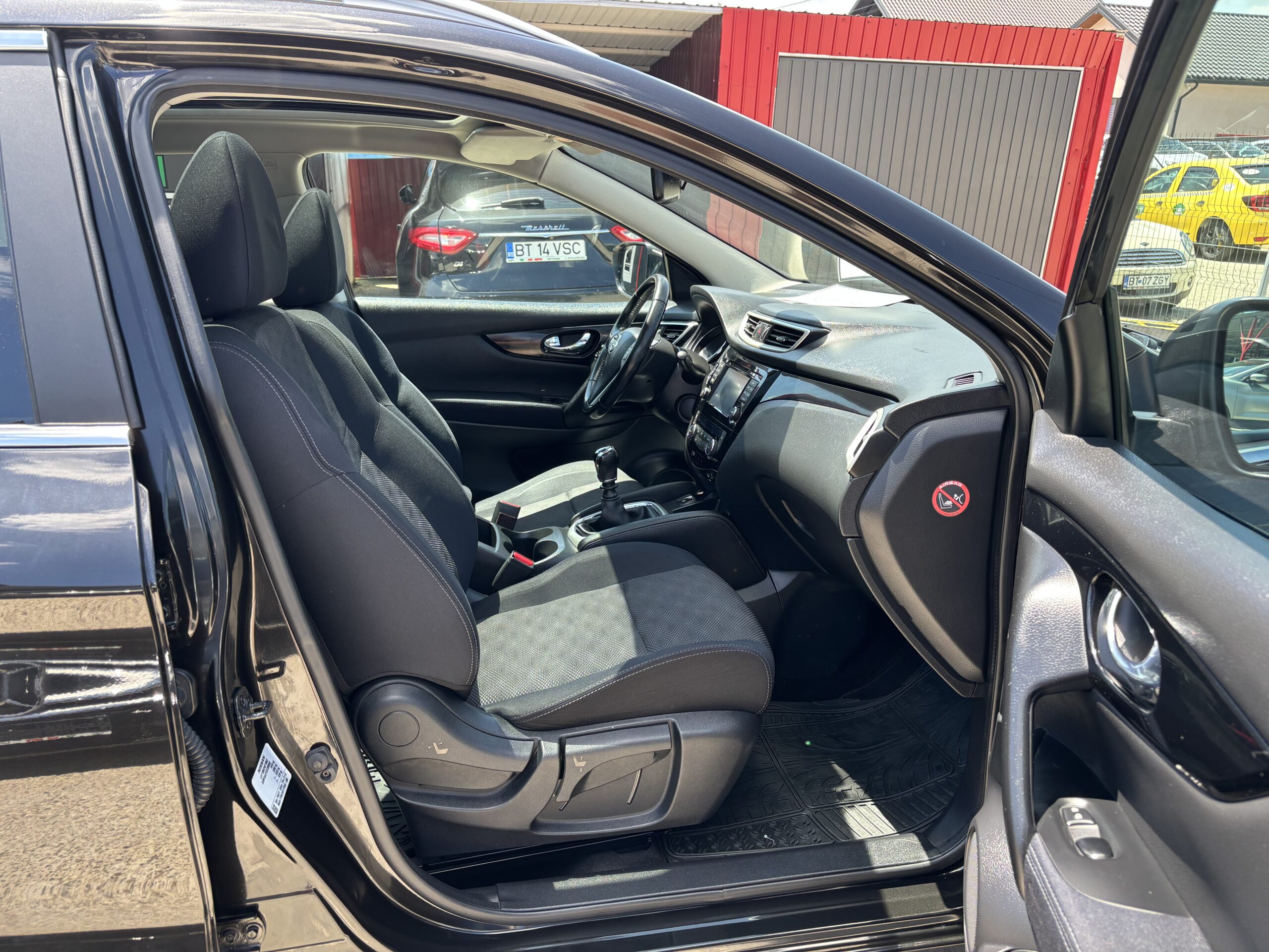 
								Nissan Qashqai full									