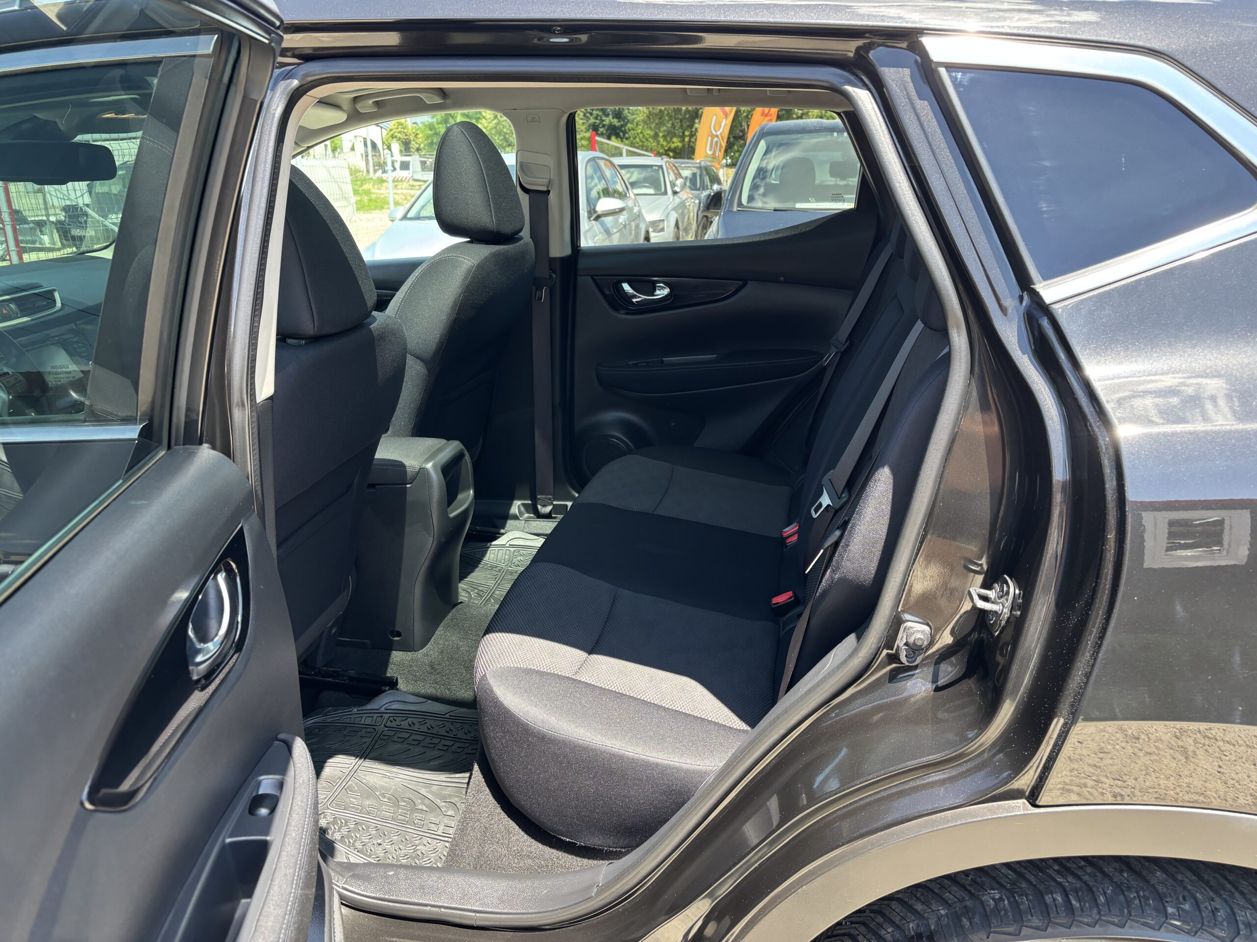 
								Nissan Qashqai full									