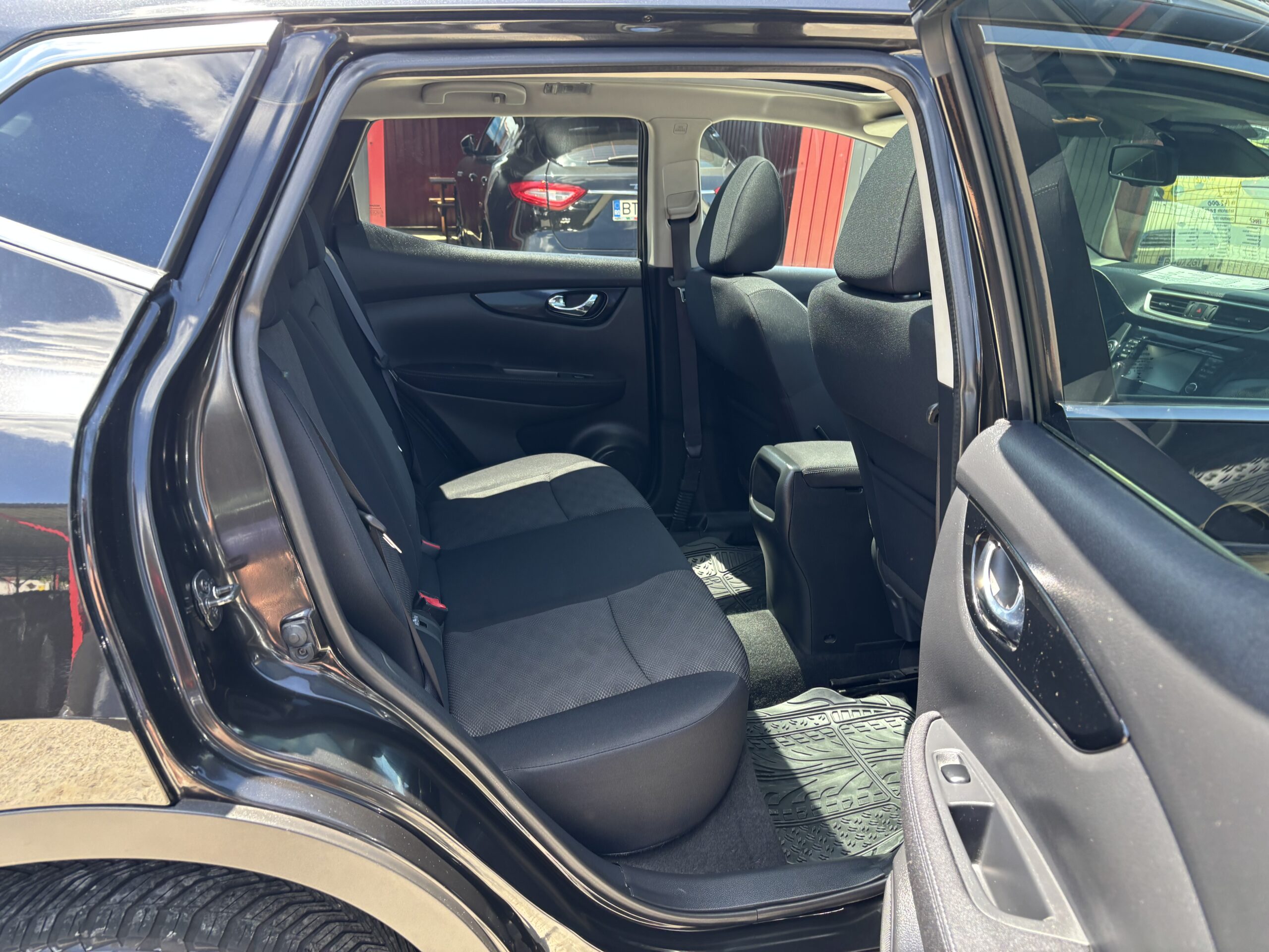 
								Nissan Qashqai full									