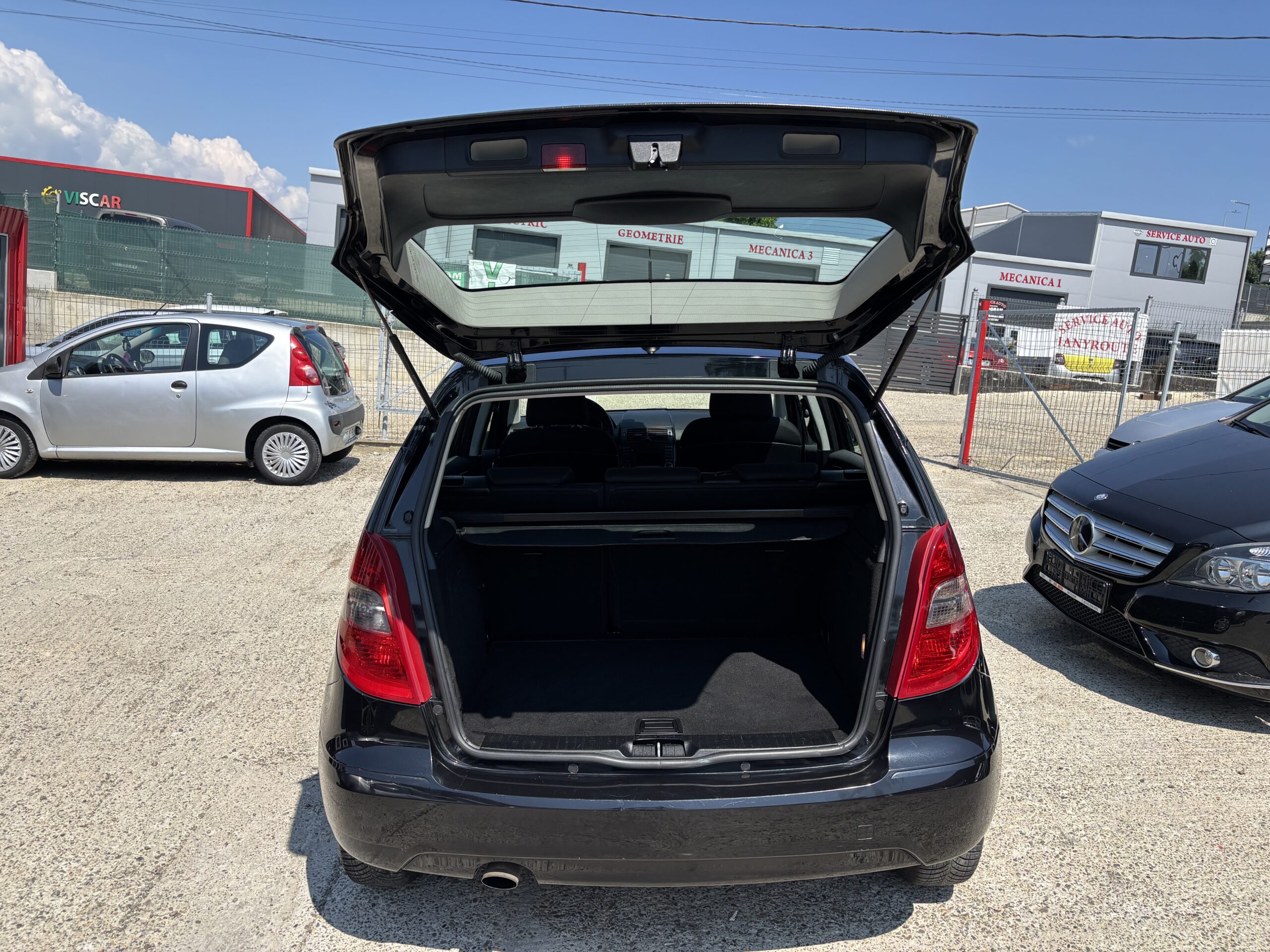 
								Mercedes-A180 full									