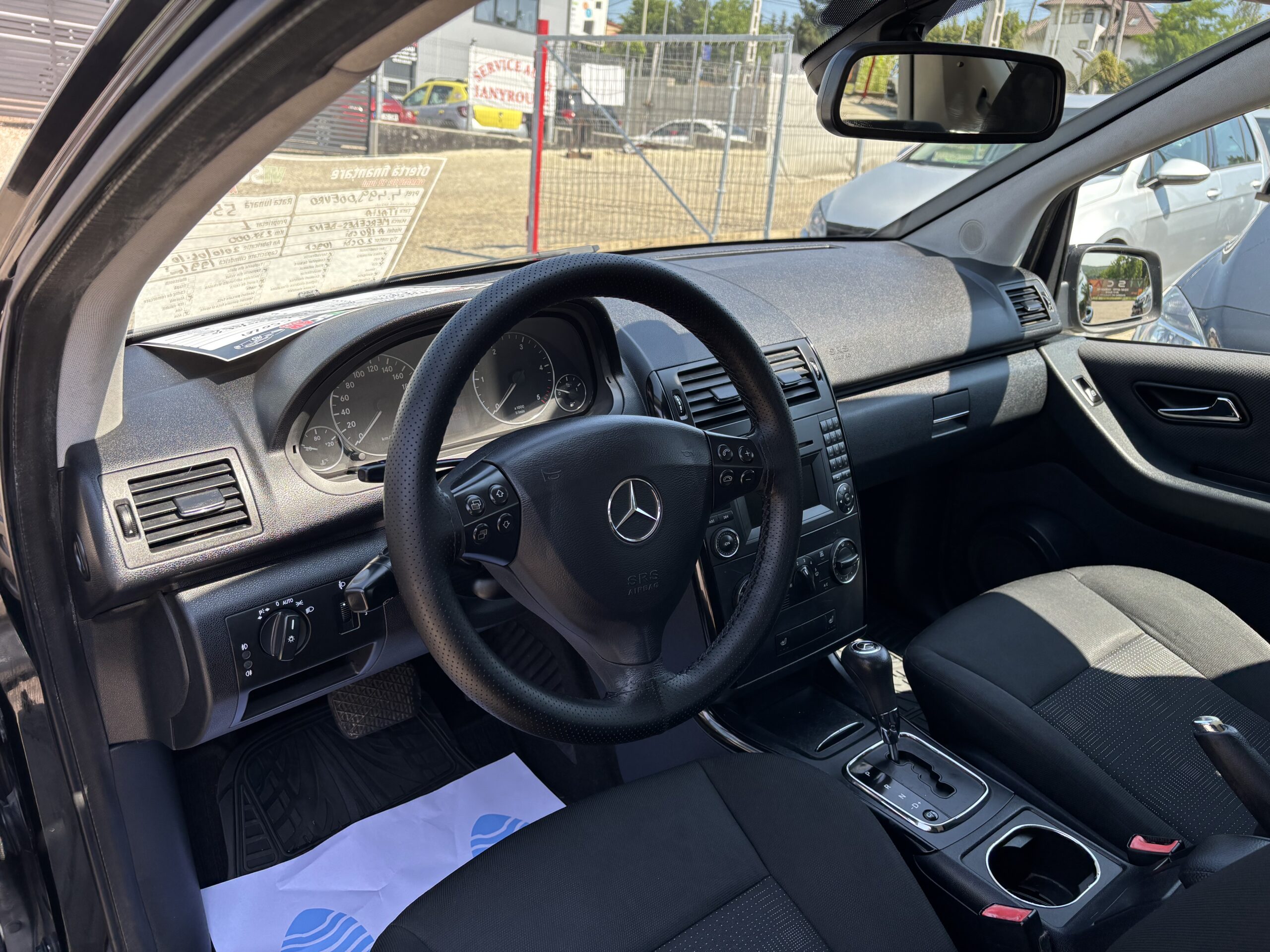 
								Mercedes-A180 full									