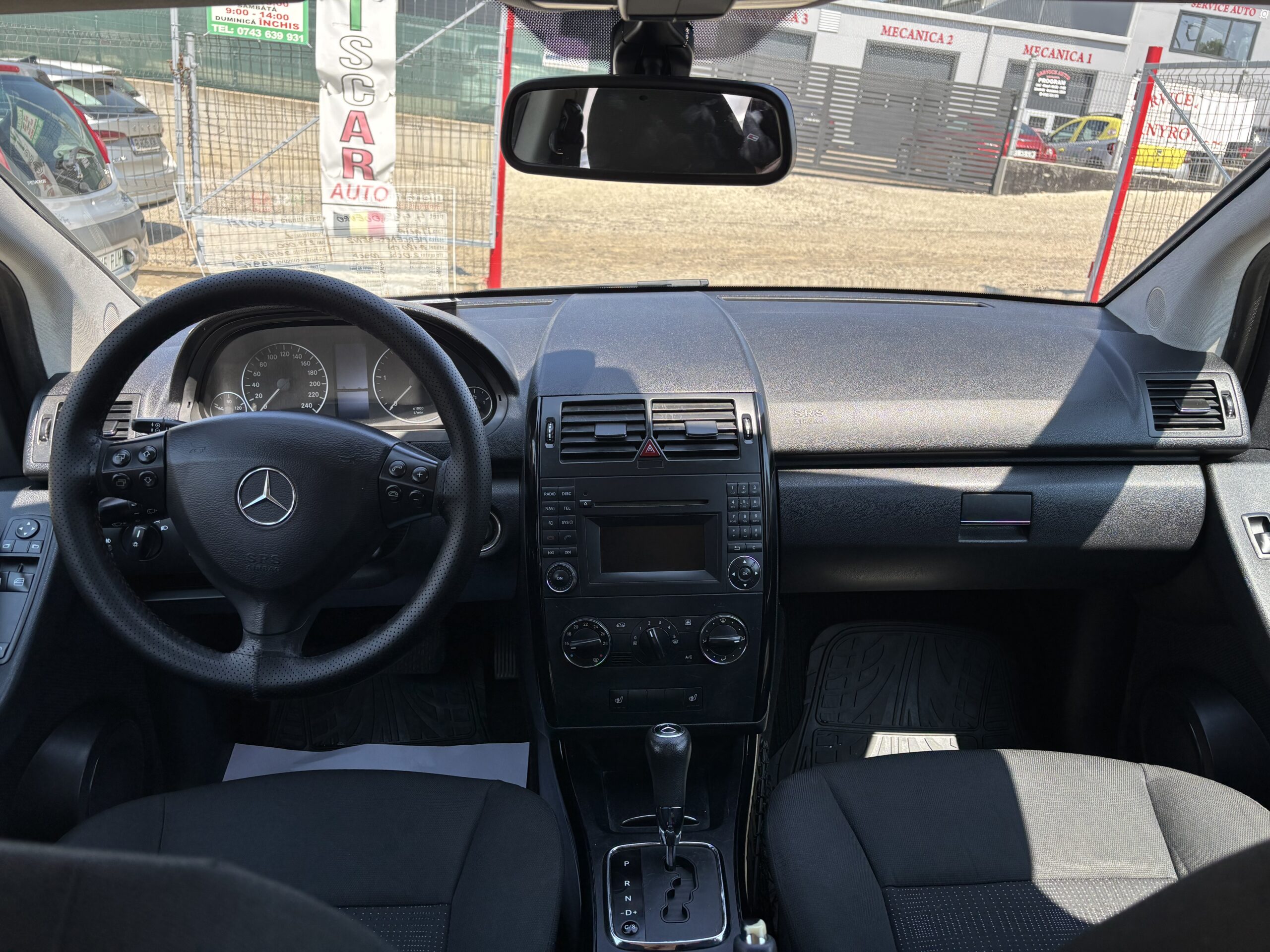 
								Mercedes-A180 full									