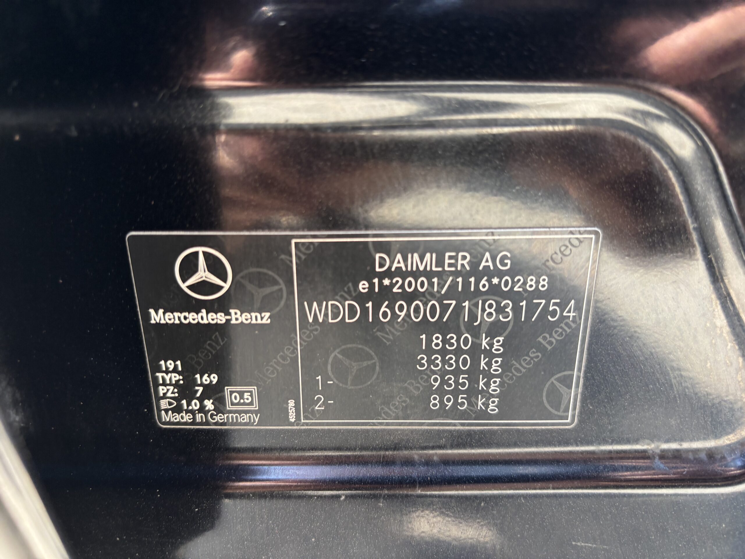 
								Mercedes-A180 full									