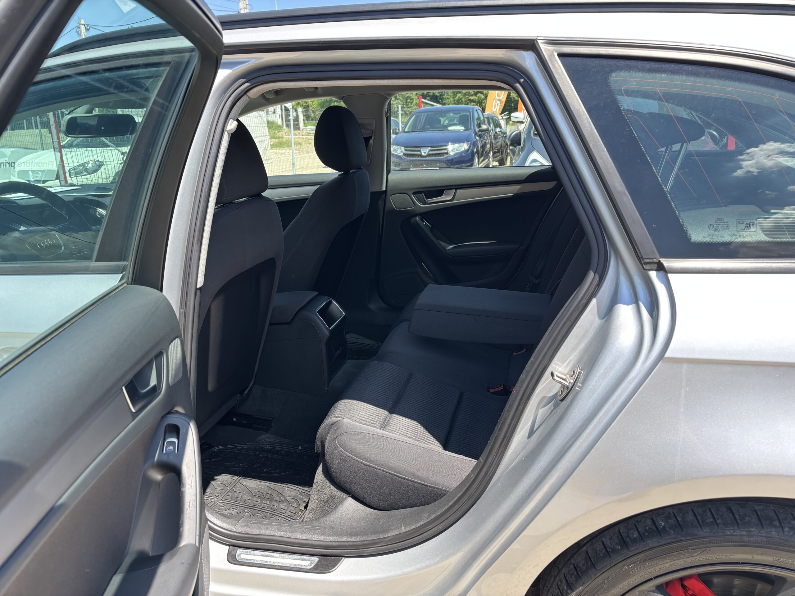 
								Audi A4 full									