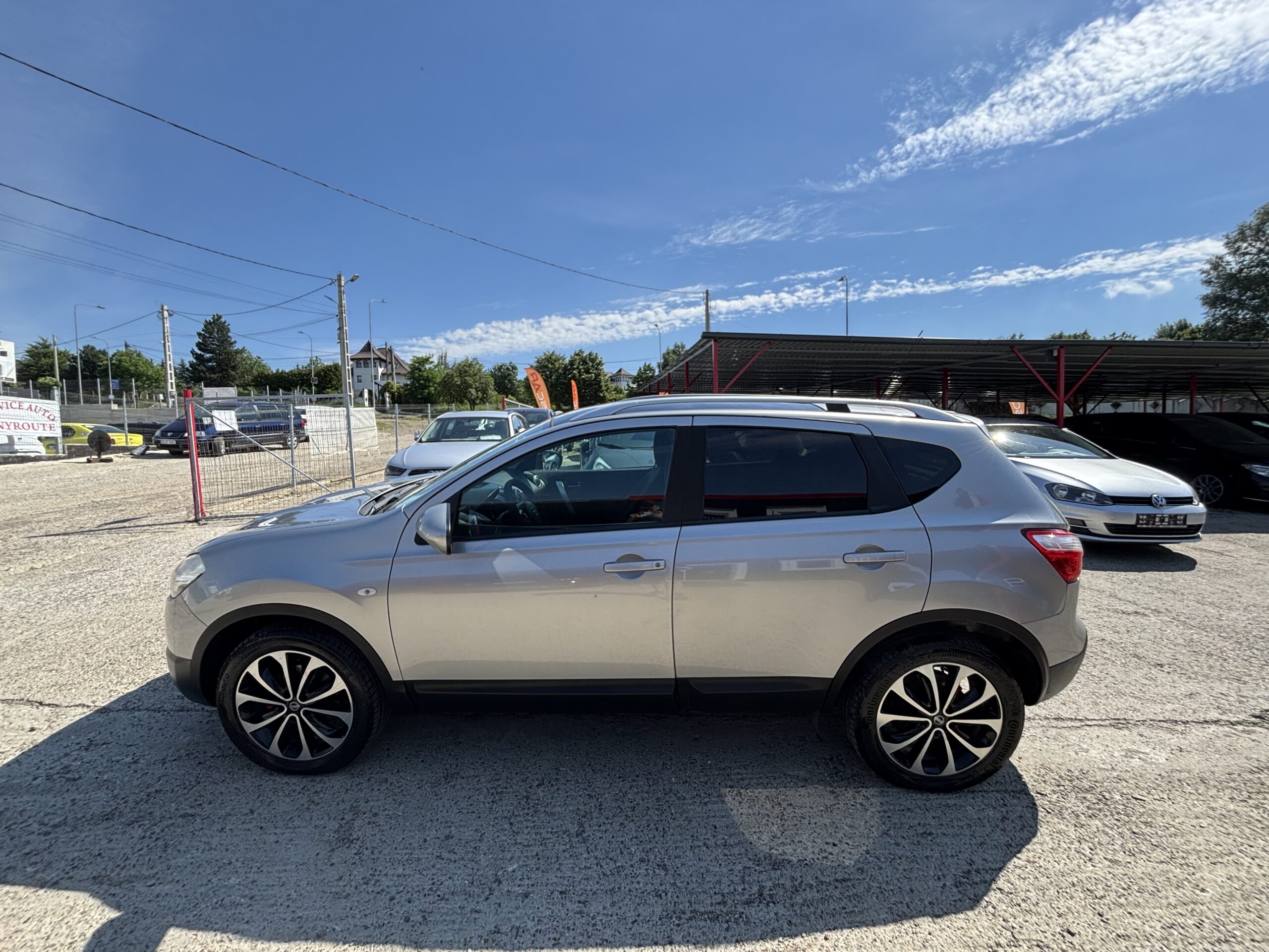 
								Nissan Qashqai full									