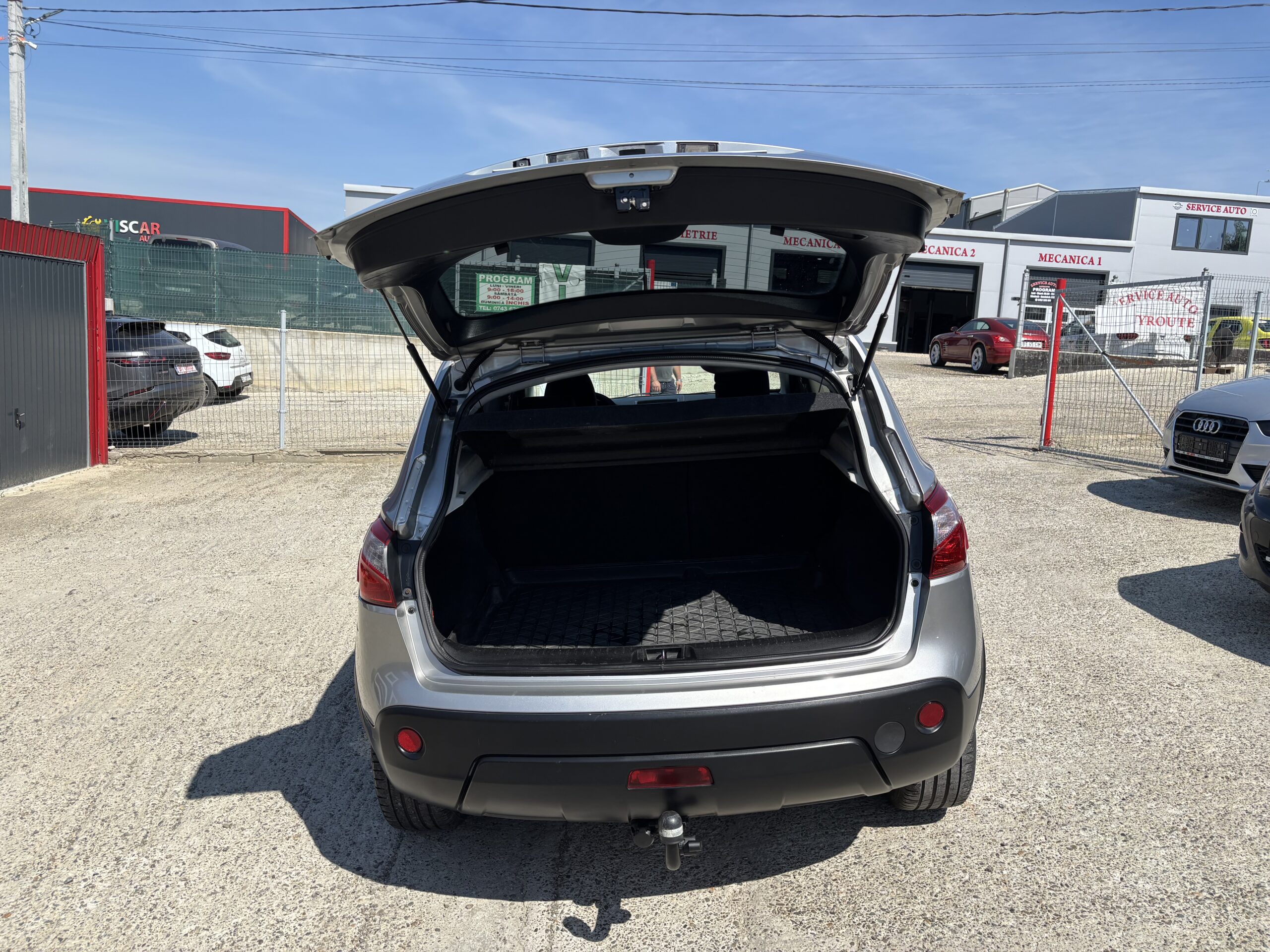 
								Nissan Qashqai full									