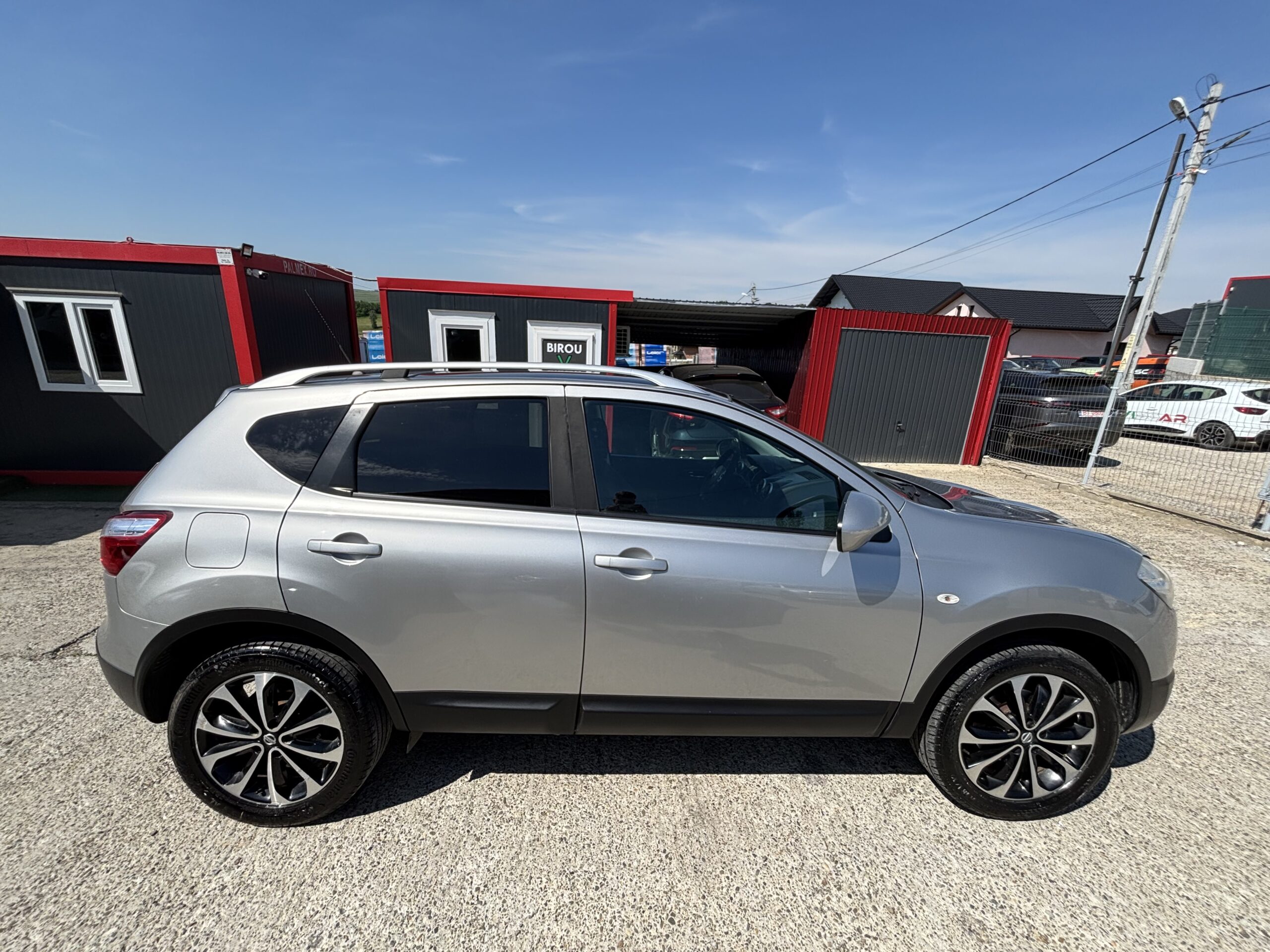 
								Nissan Qashqai full									