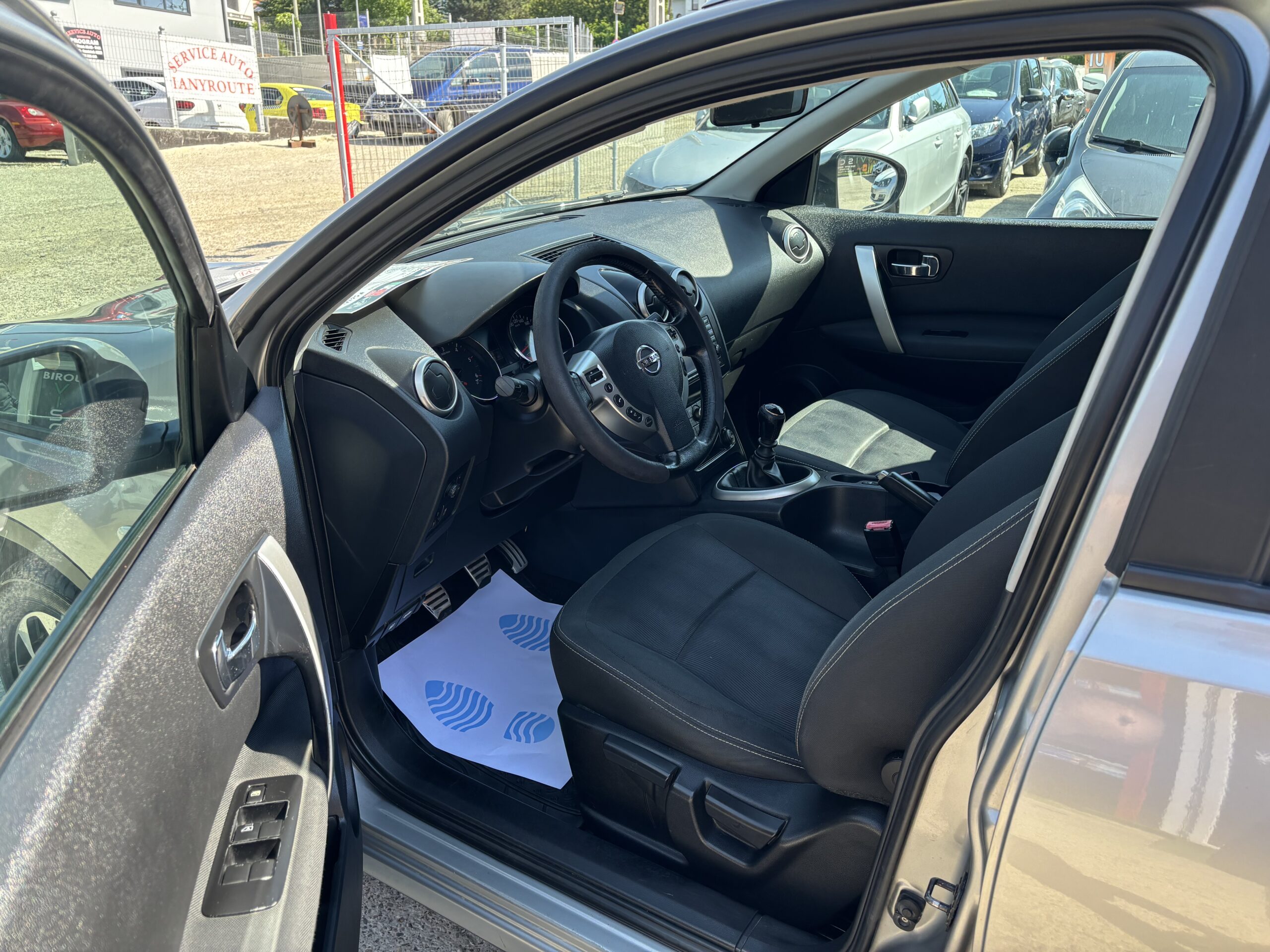 
								Nissan Qashqai full									
