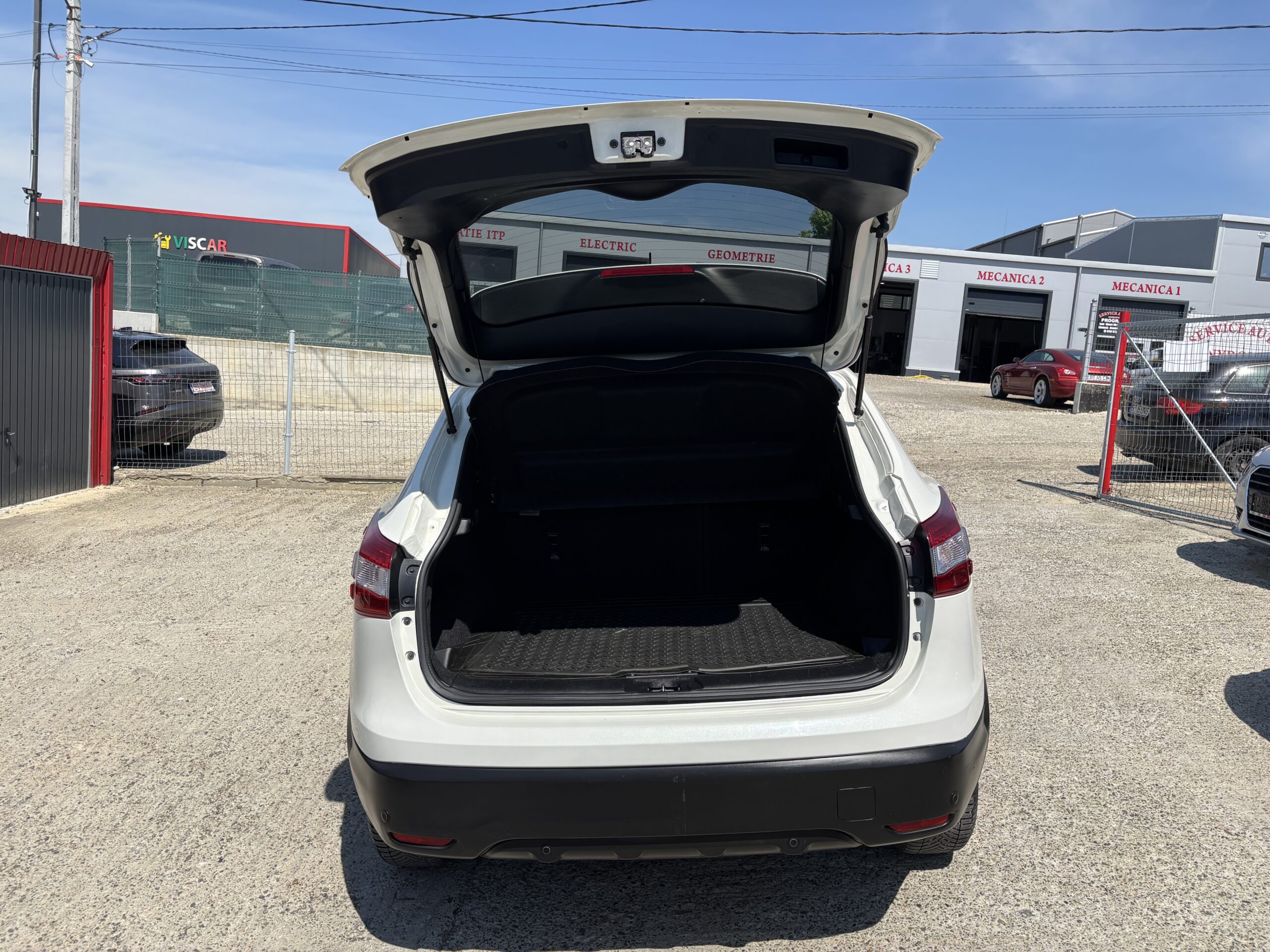 
								Nissan Qashqai full									