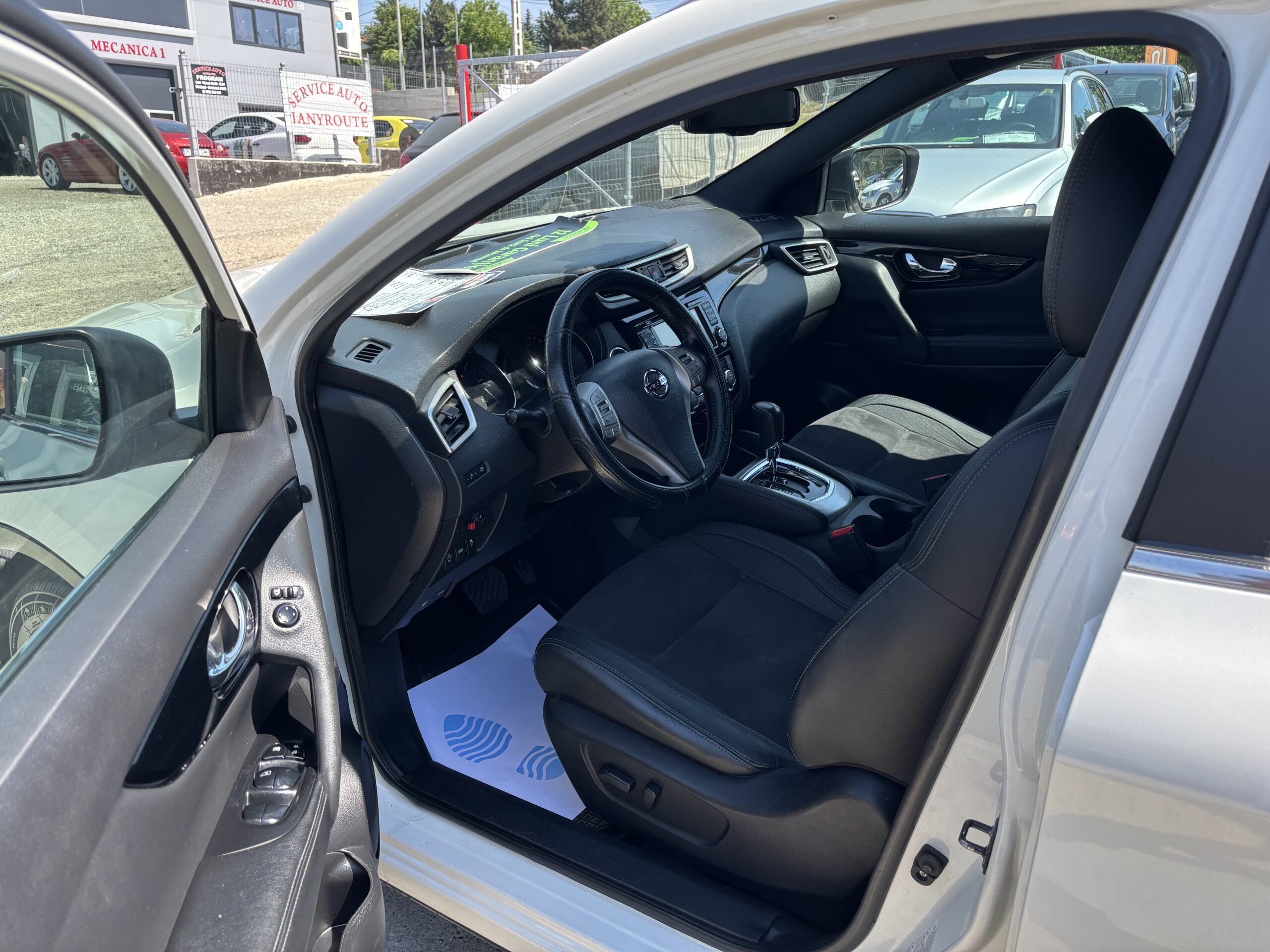 
								Nissan Qashqai full									