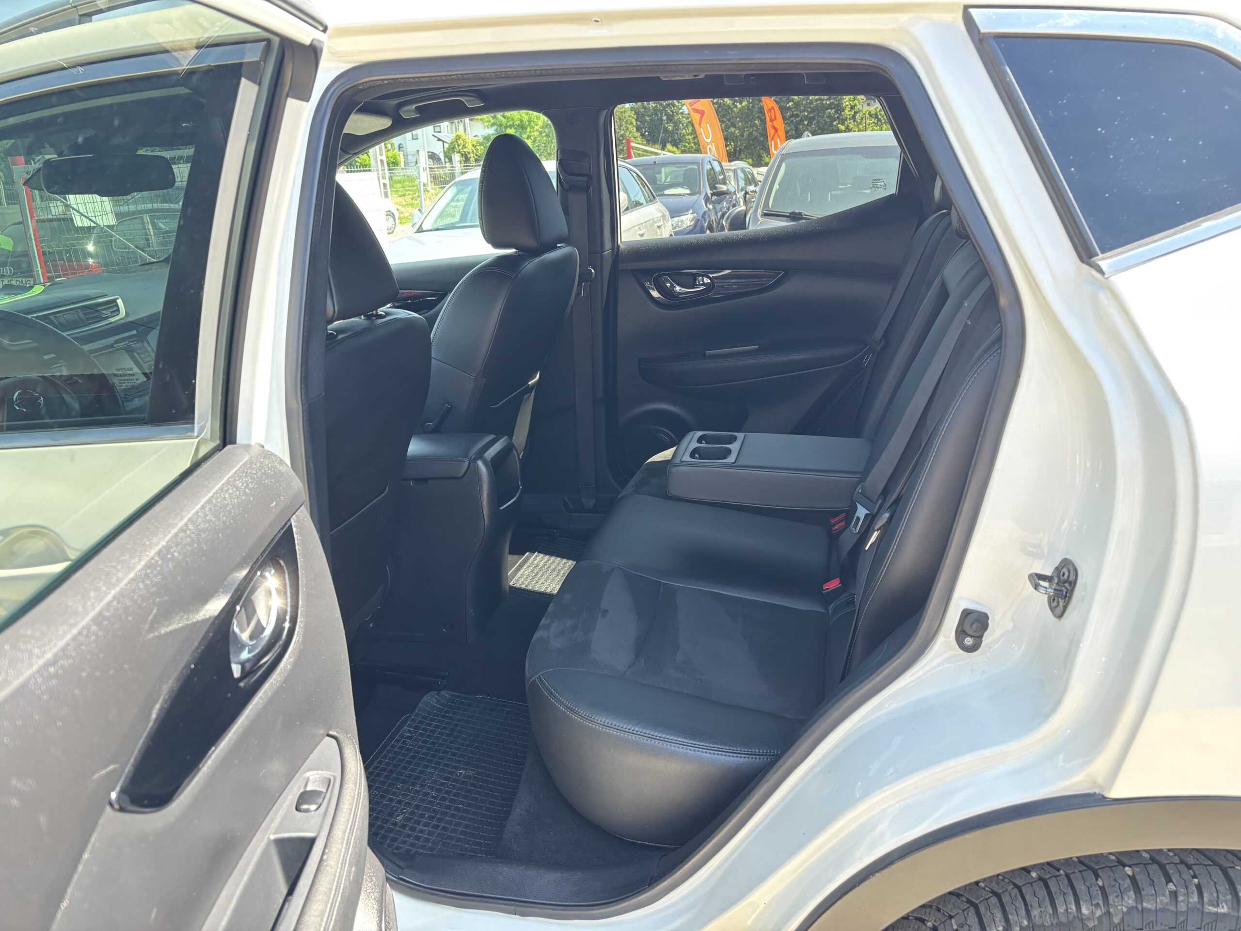 
								Nissan Qashqai full									