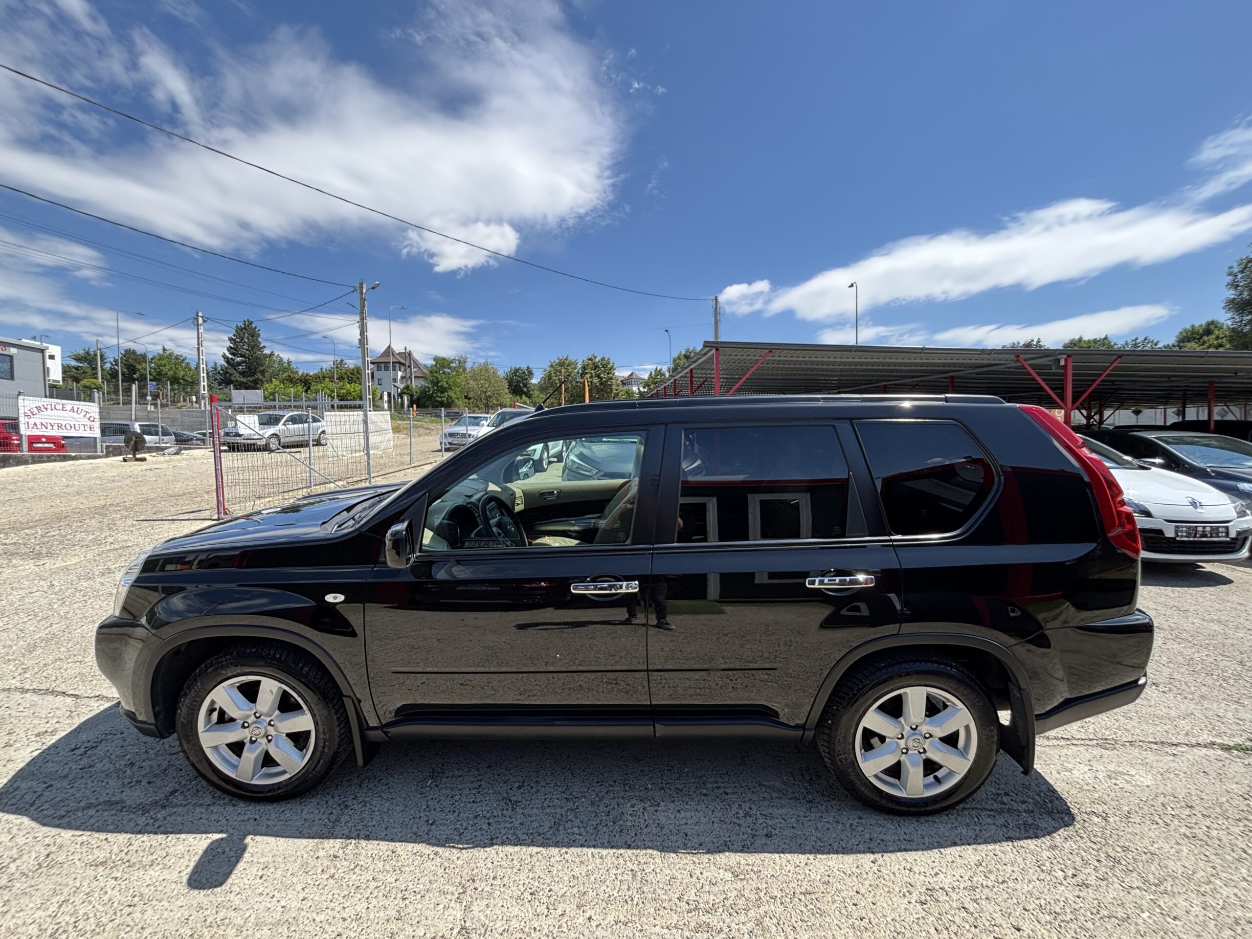 
								Nissan X-Trail full									