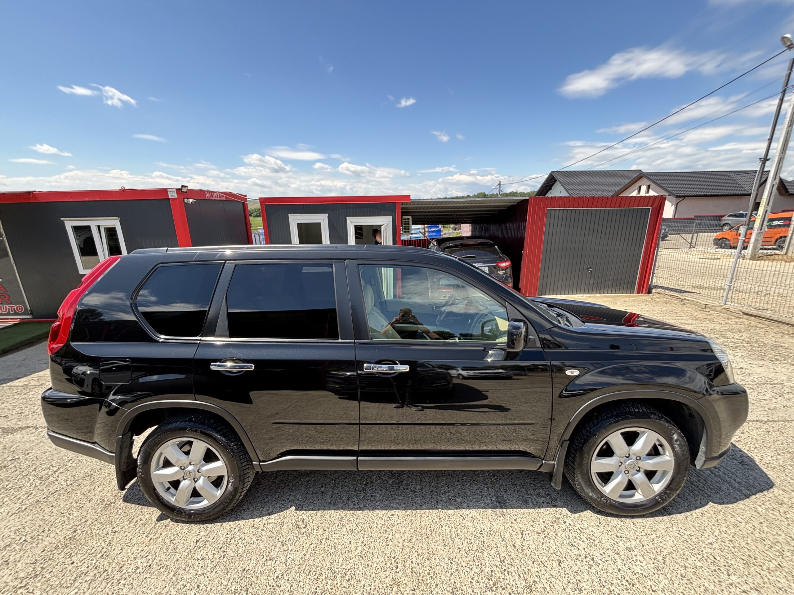 
								Nissan X-Trail full									