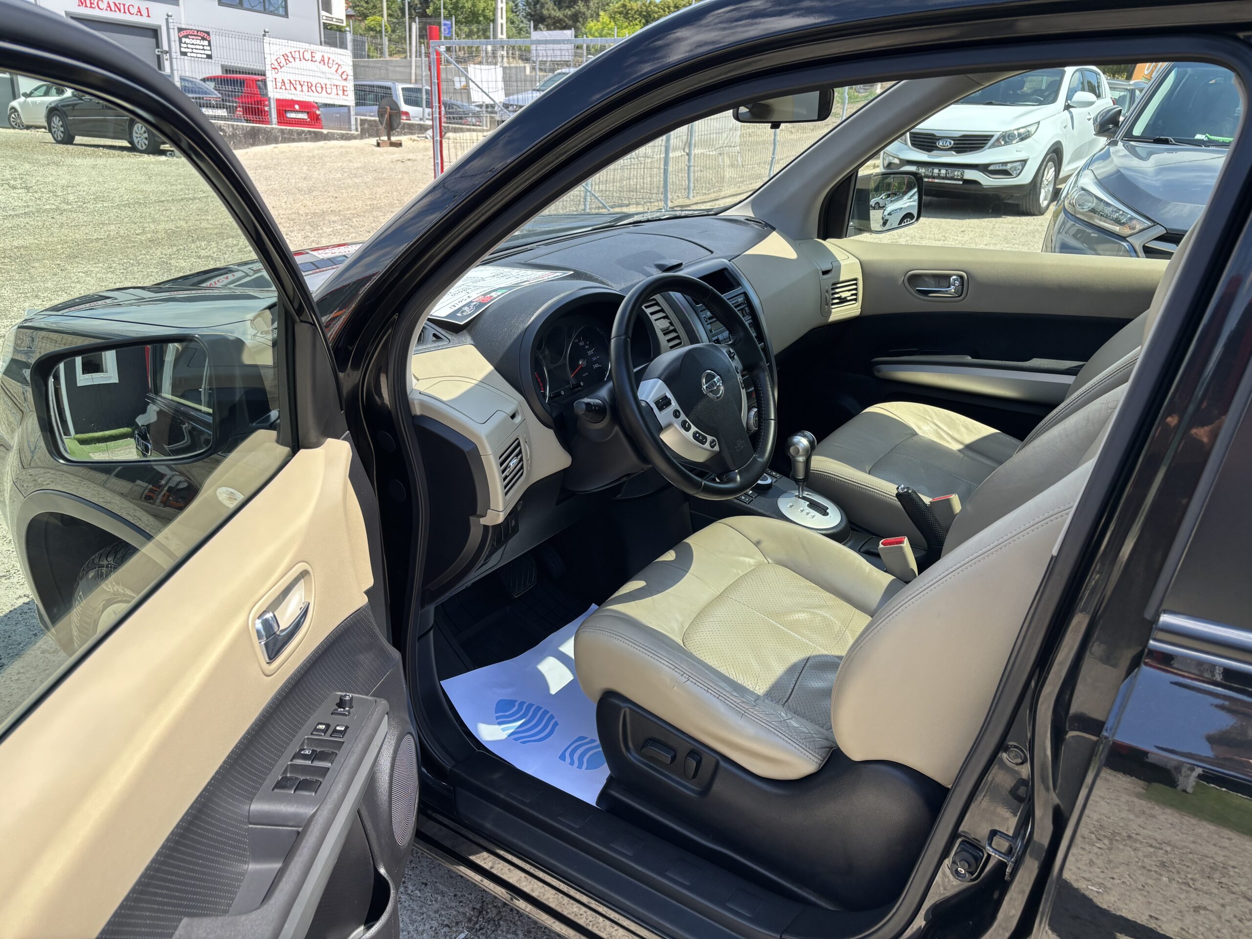 
								Nissan X-Trail full									