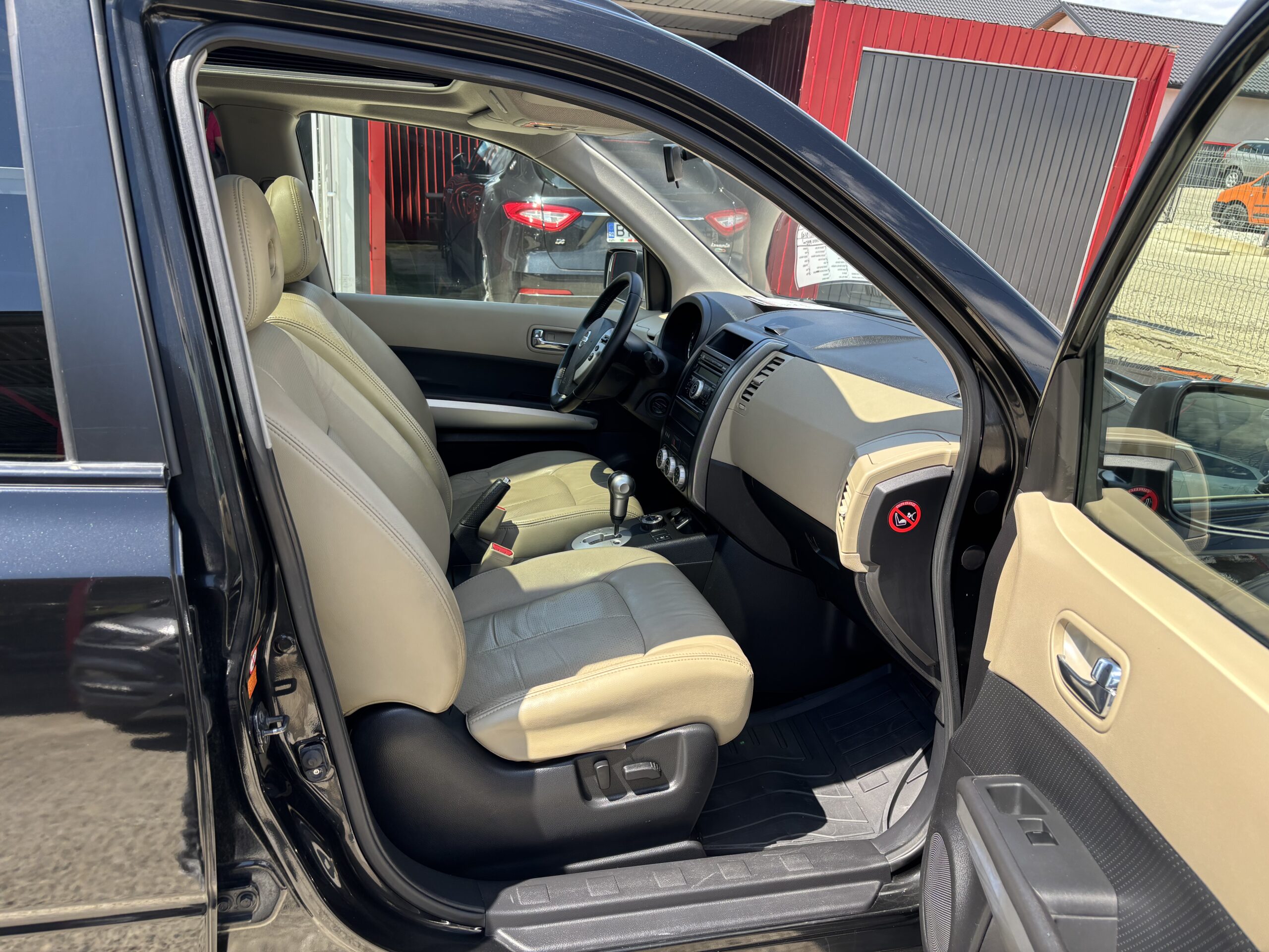 
								Nissan X-Trail full									