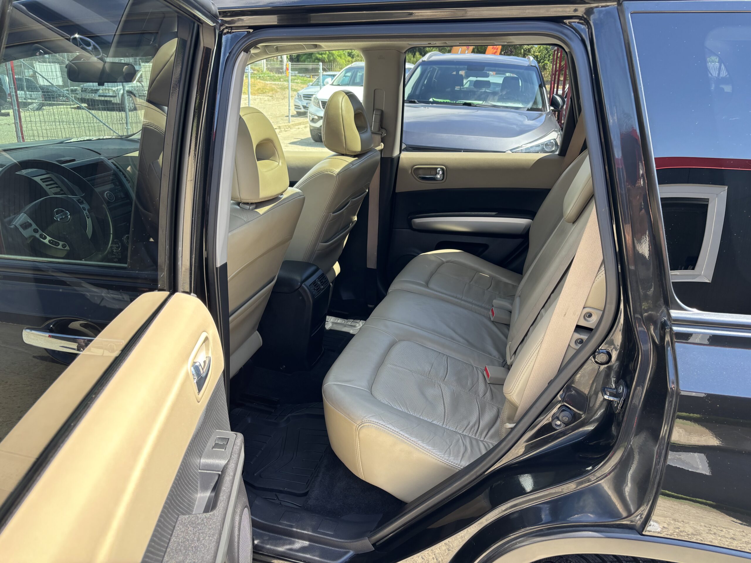 
								Nissan X-Trail full									