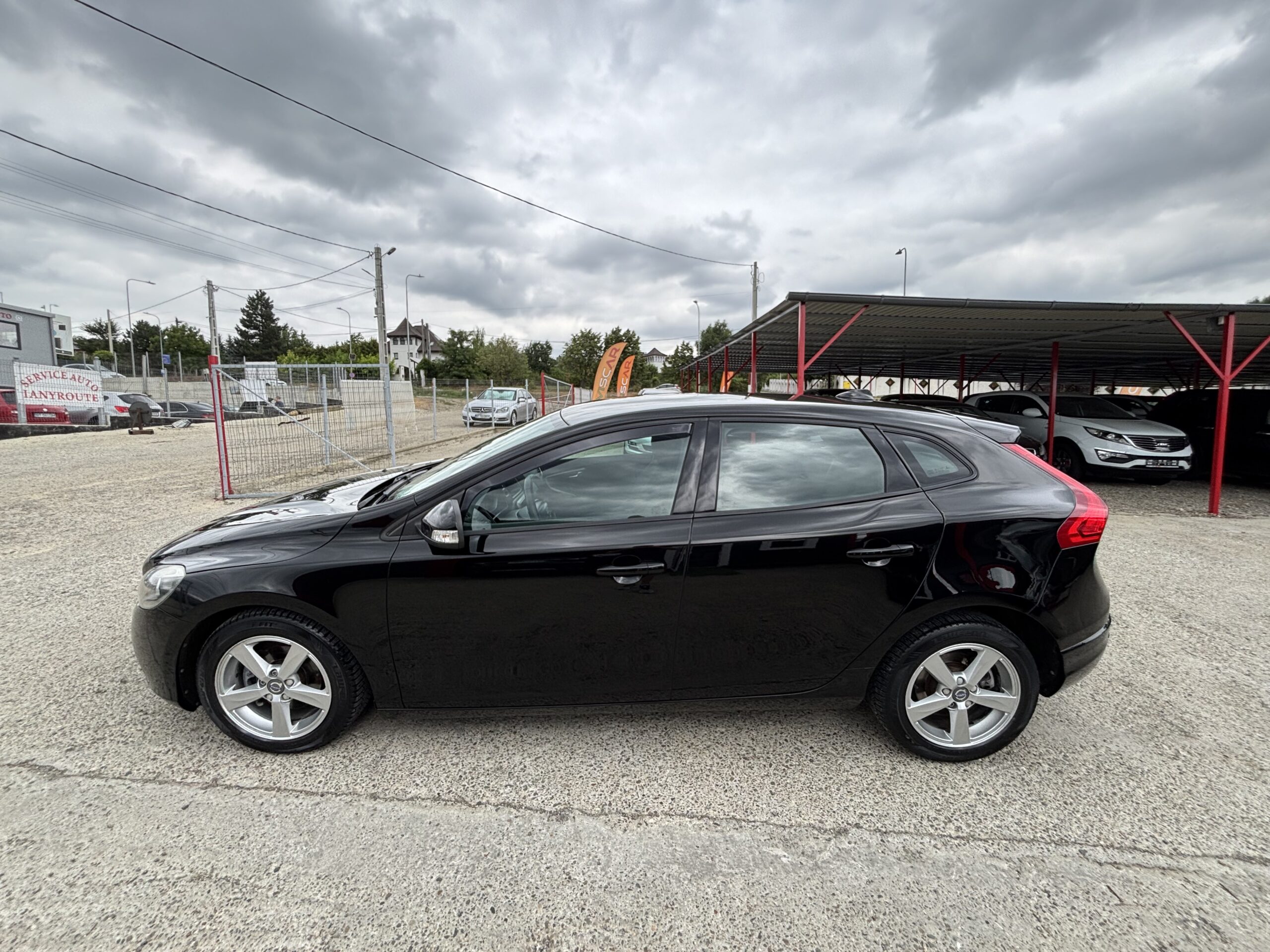 
								Volvo V40 full									