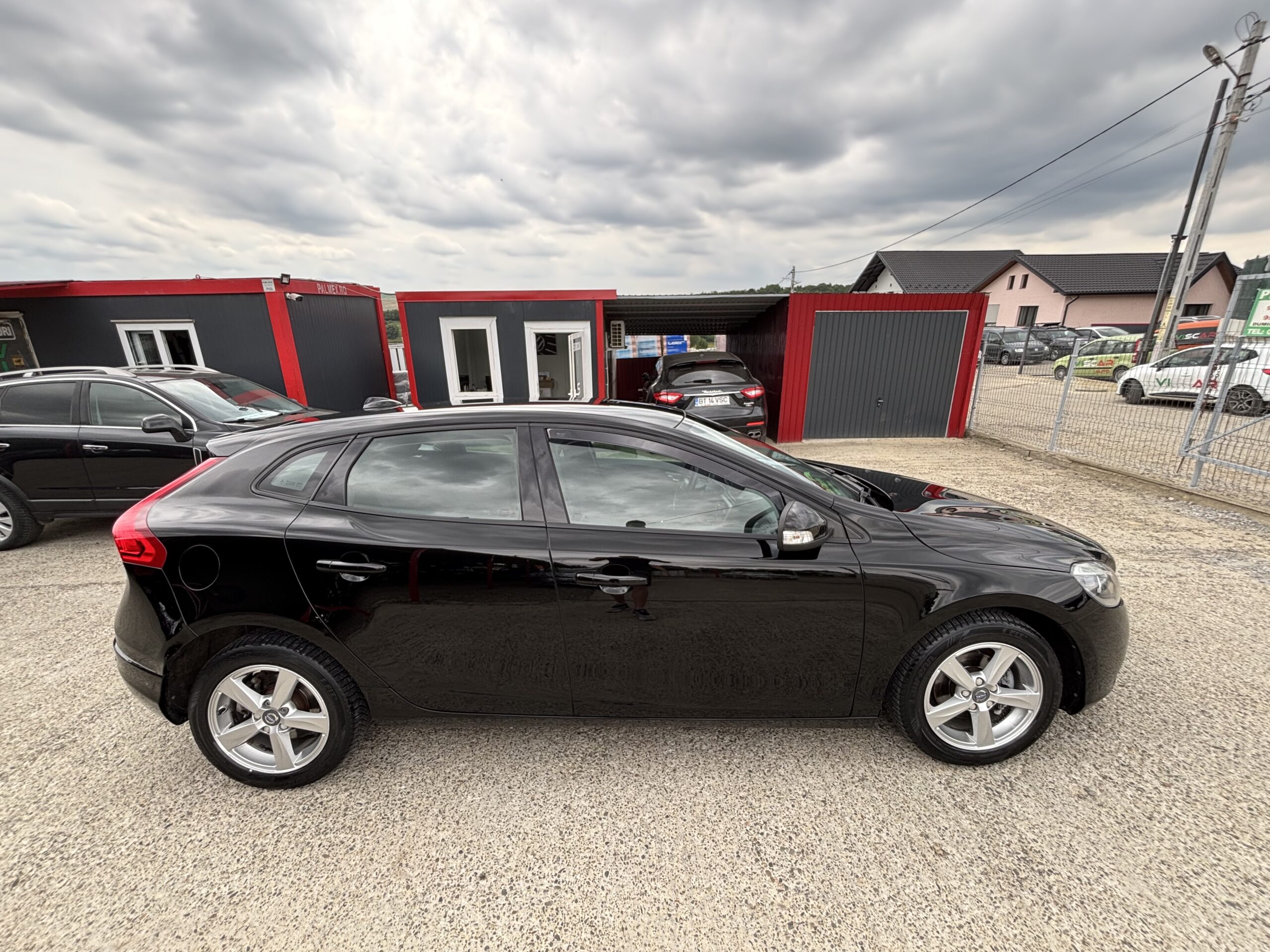 
								Volvo V40 full									