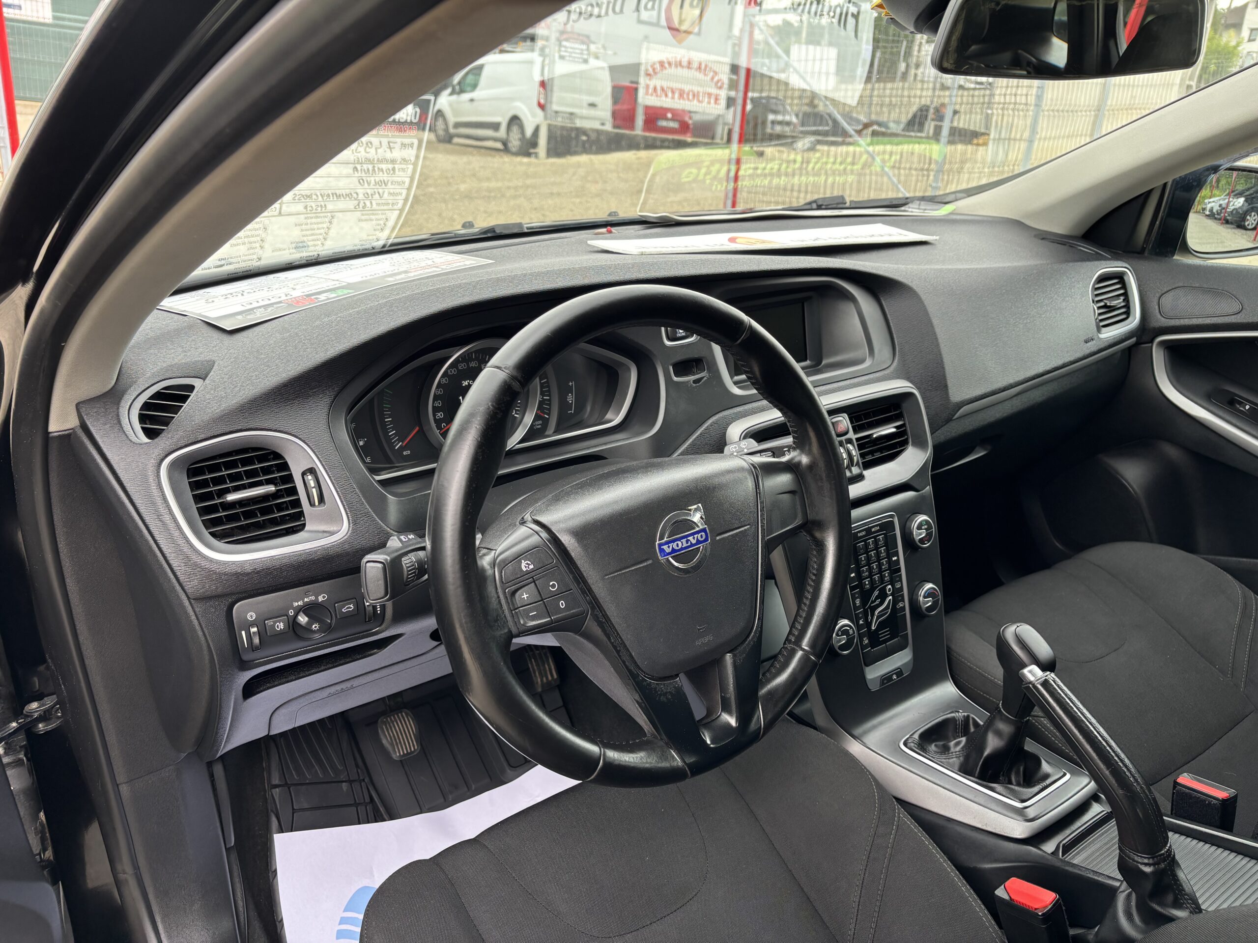 
								Volvo V40 full									
