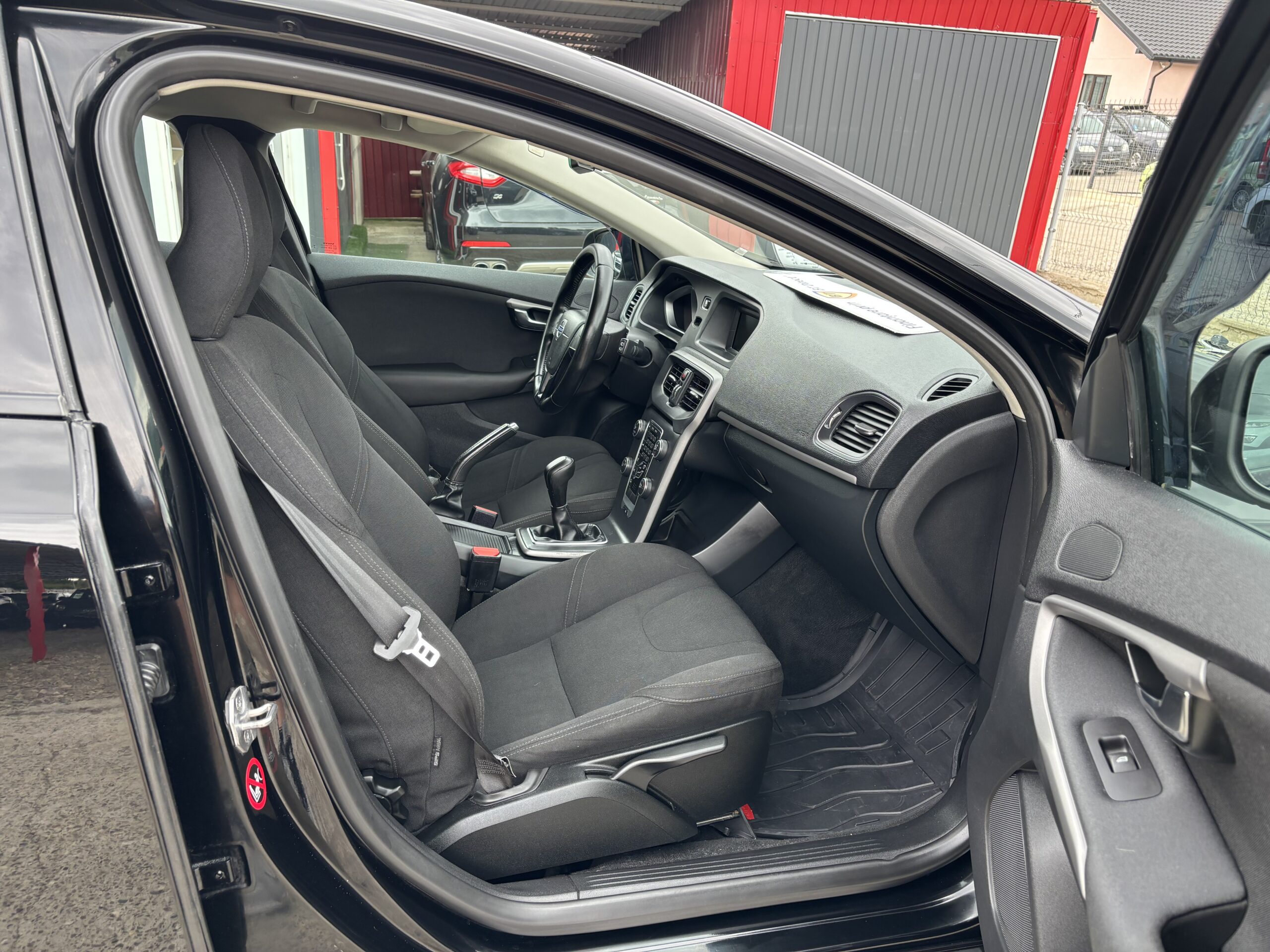 
								Volvo V40 full									