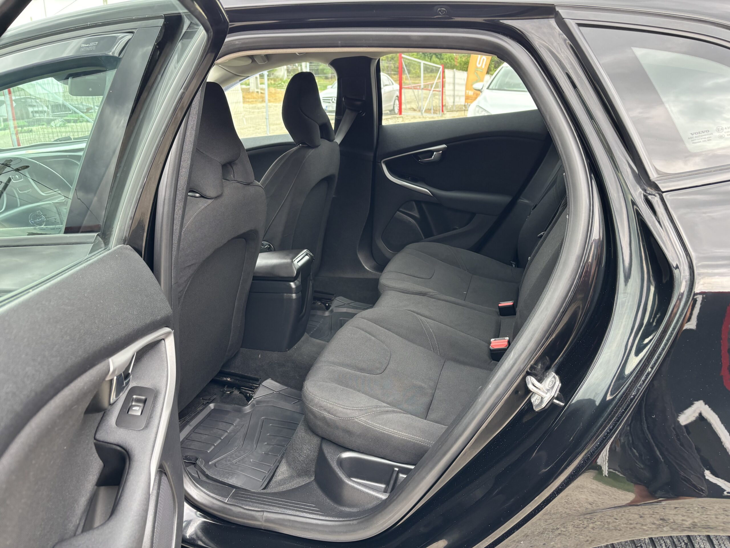 
								Volvo V40 full									