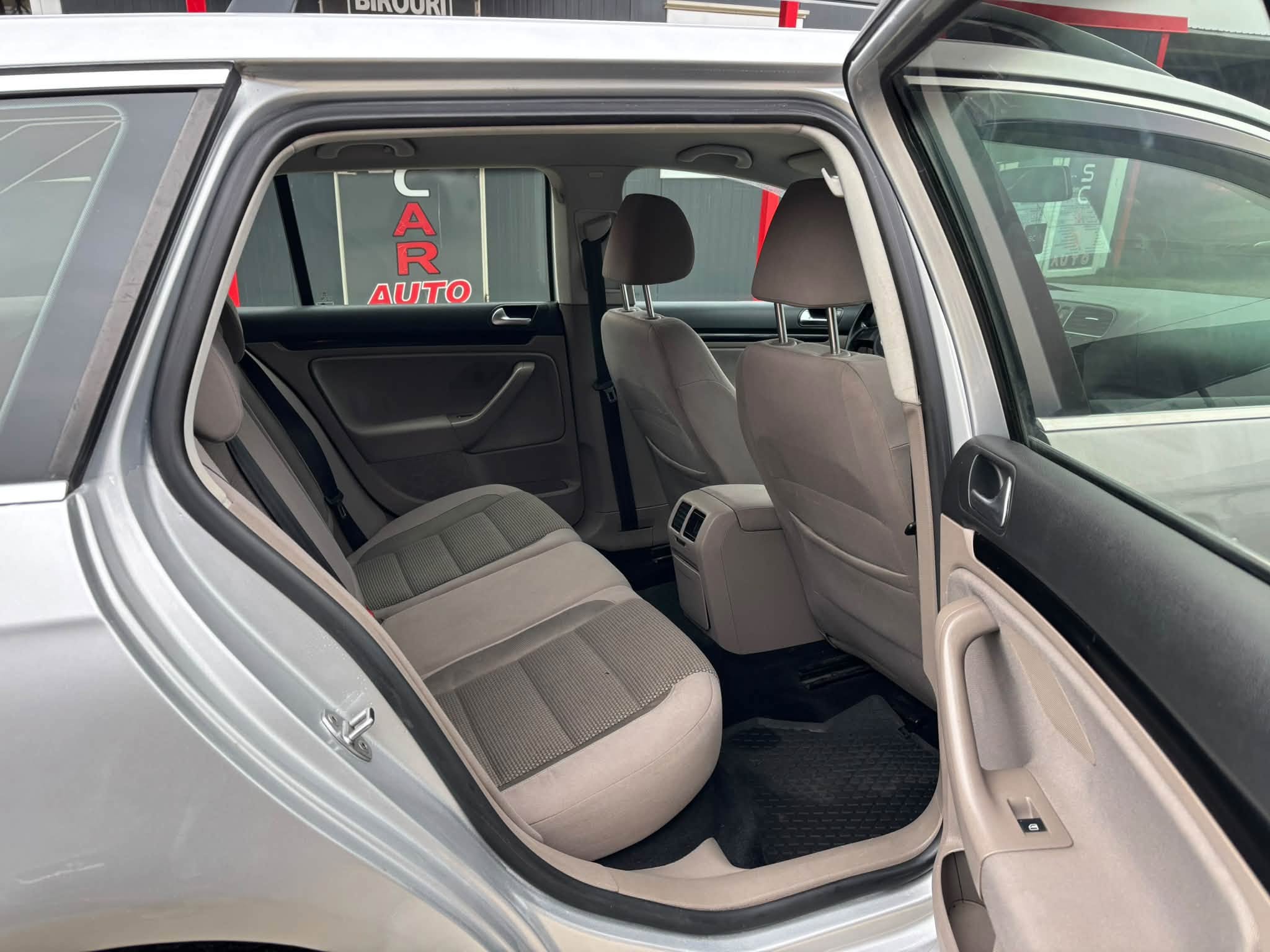 
								Volkswagen Golf 6 full									