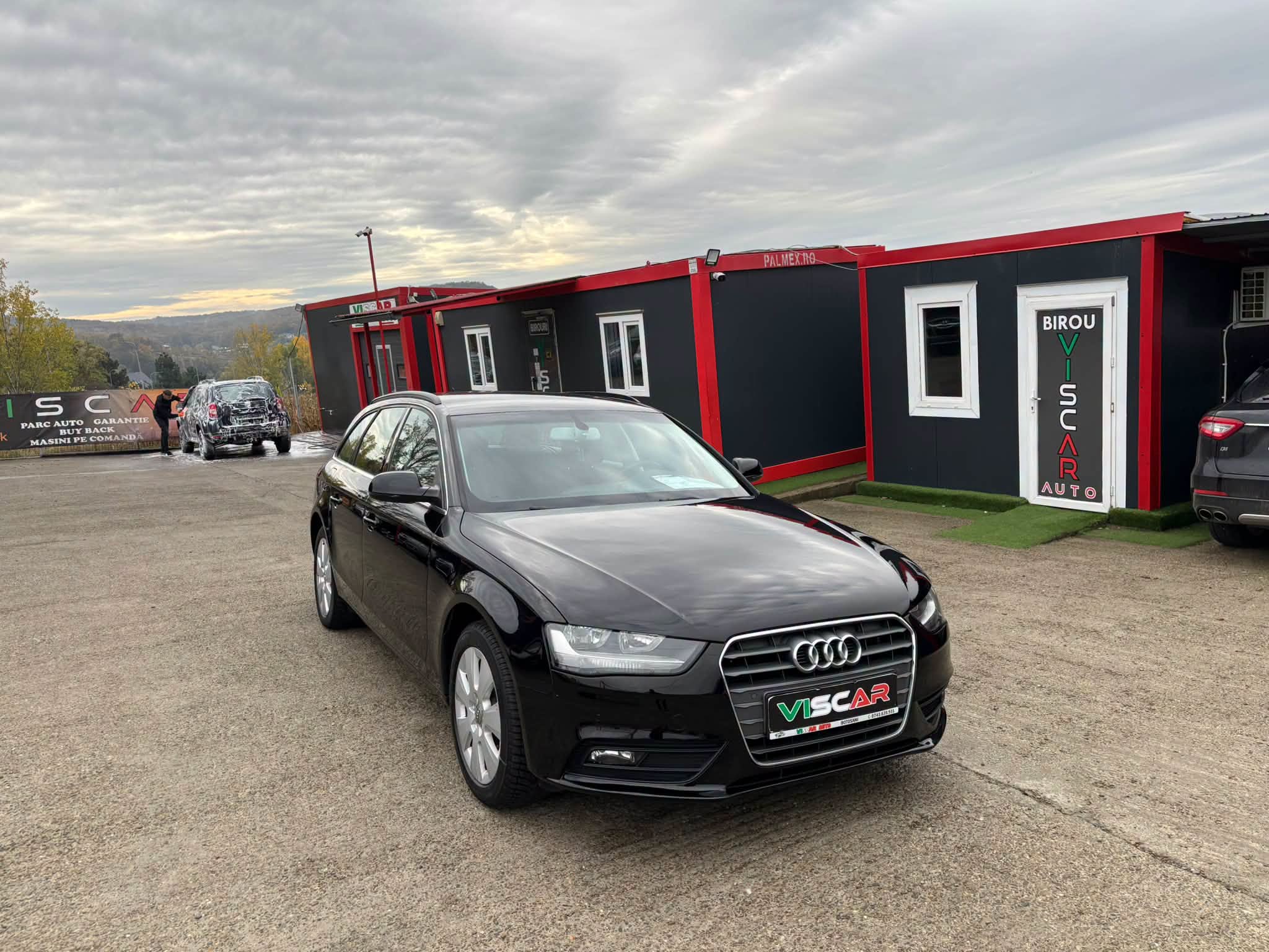 
								Audi A4 full									