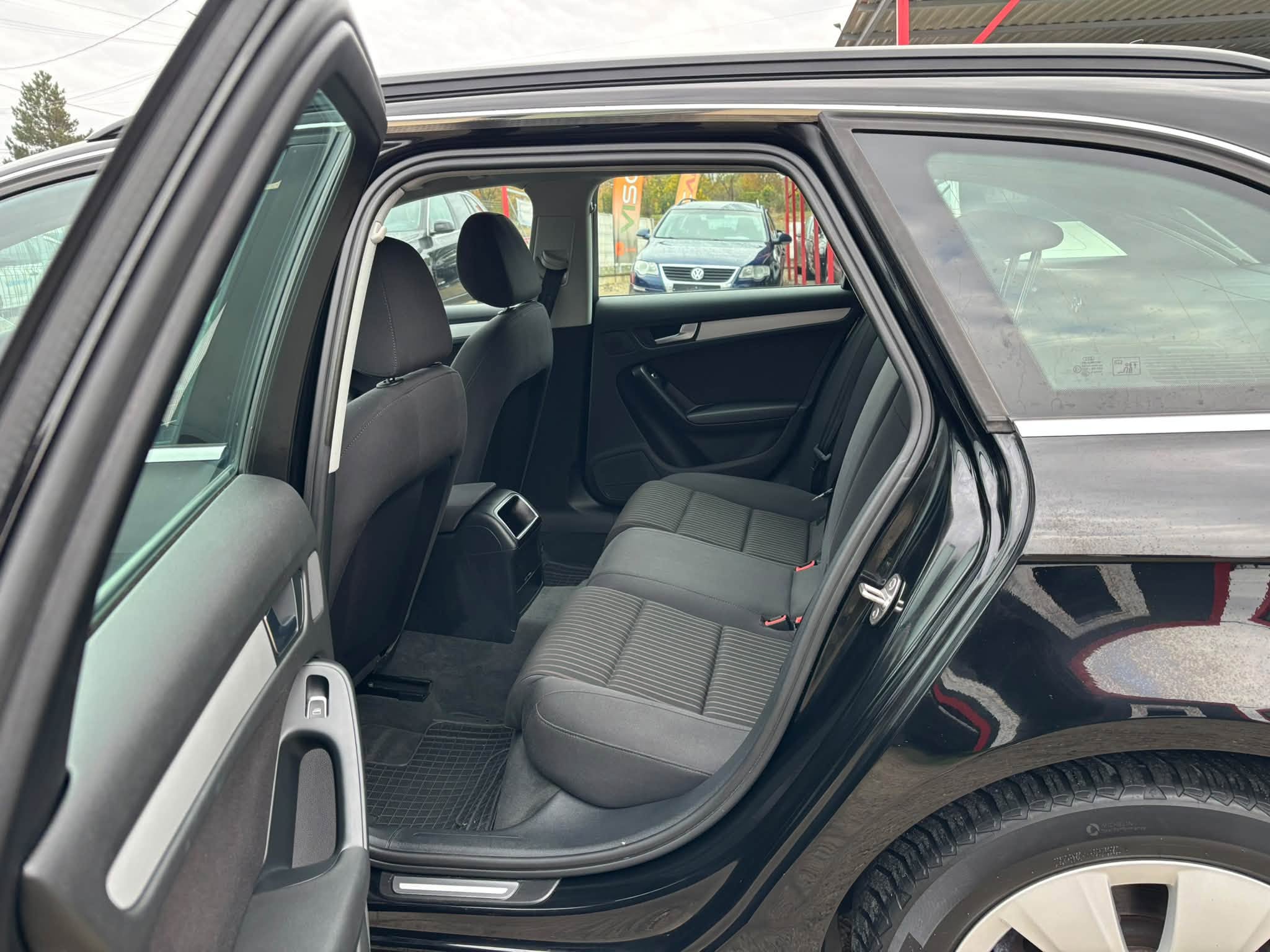 
								Audi A4 full									