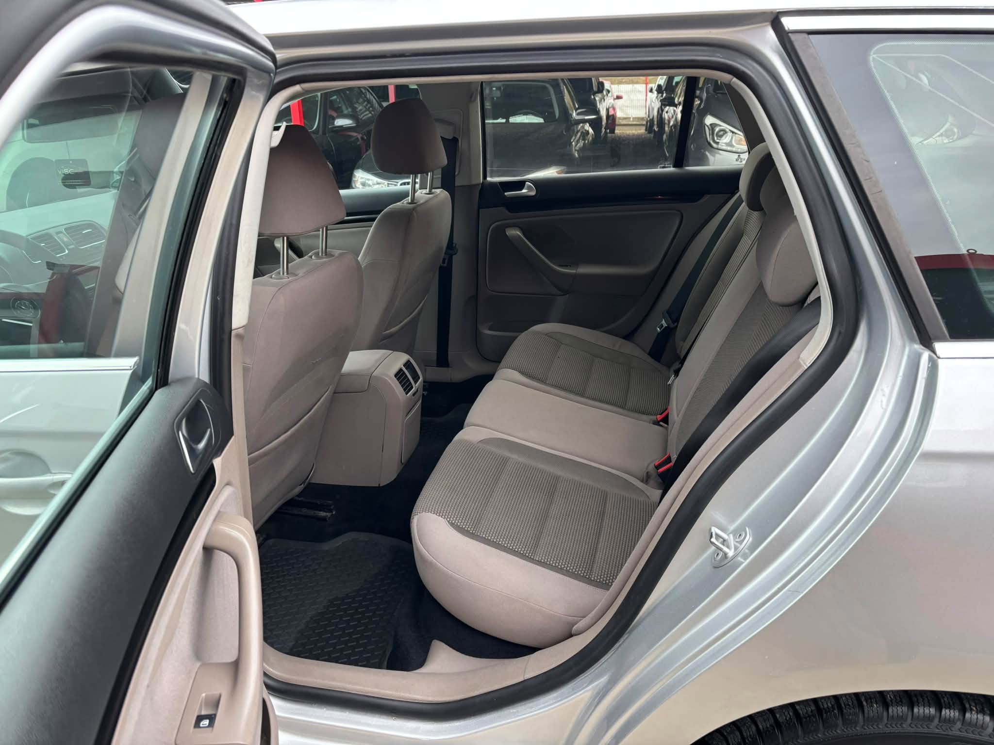 
								Volkswagen Golf 6 full									