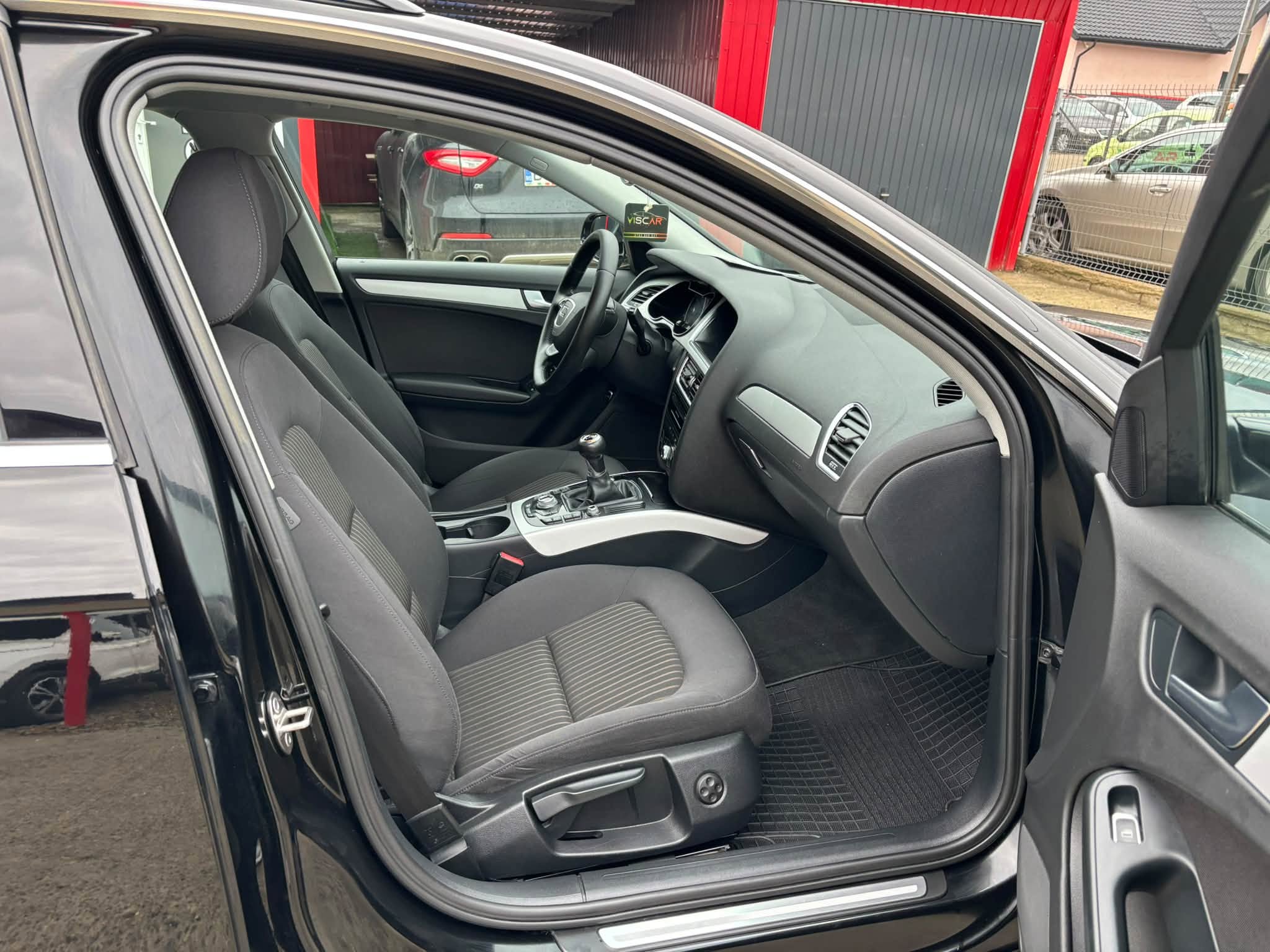 
								Audi A4 full									