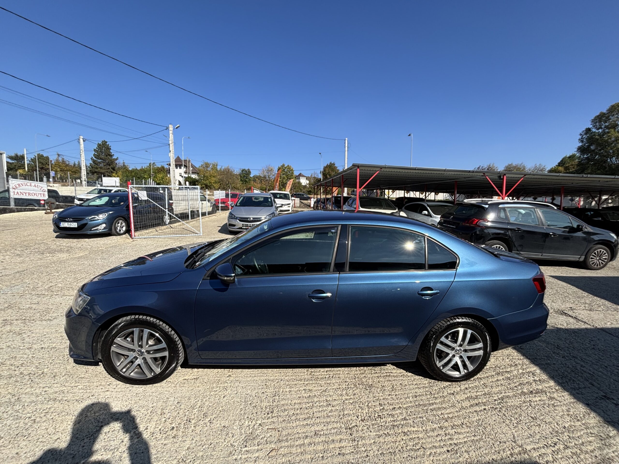 
								Volkswagen Jetta full									