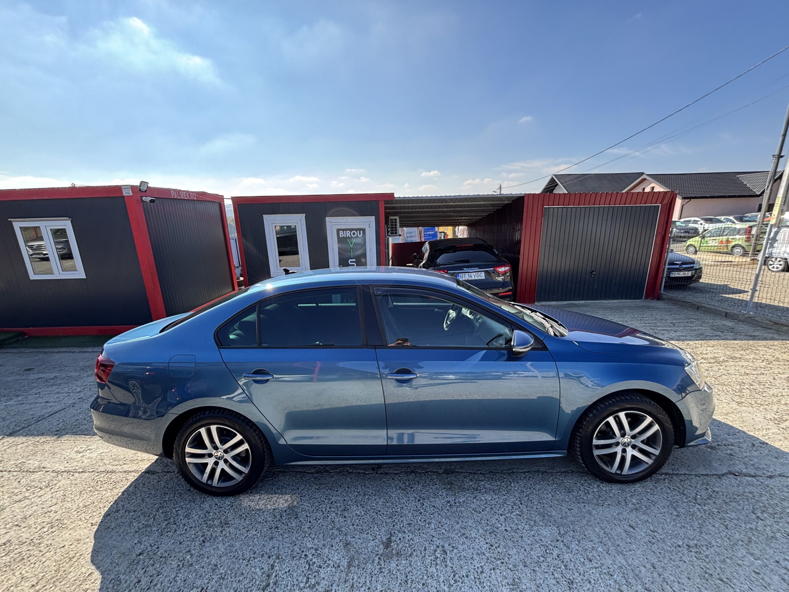 
								Volkswagen Jetta full									