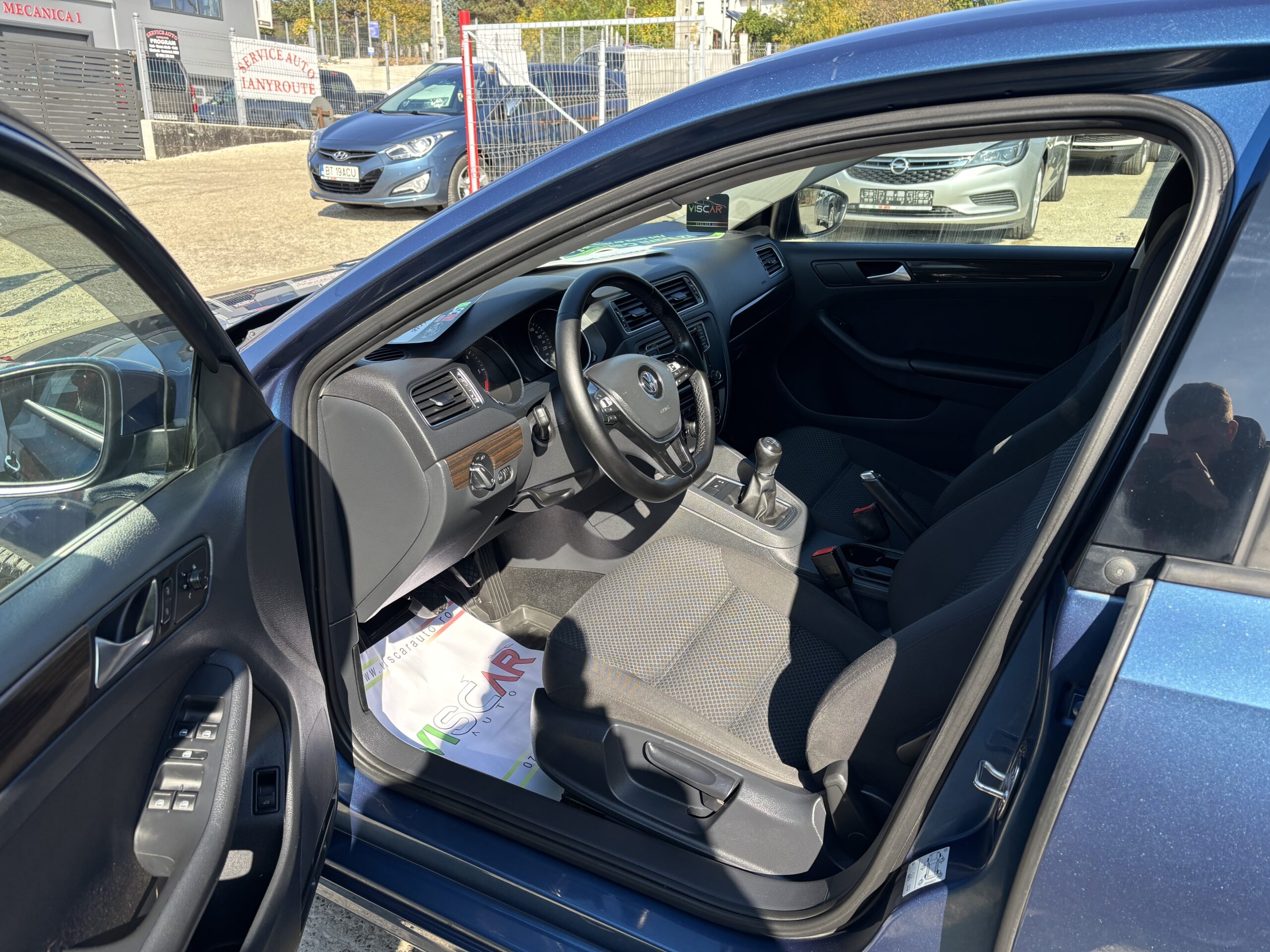 
								Volkswagen Jetta full									