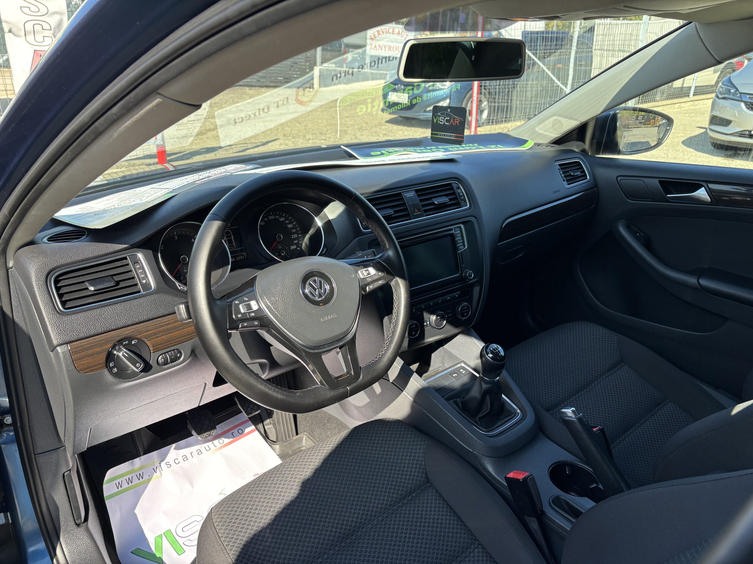 
								Volkswagen Jetta full									