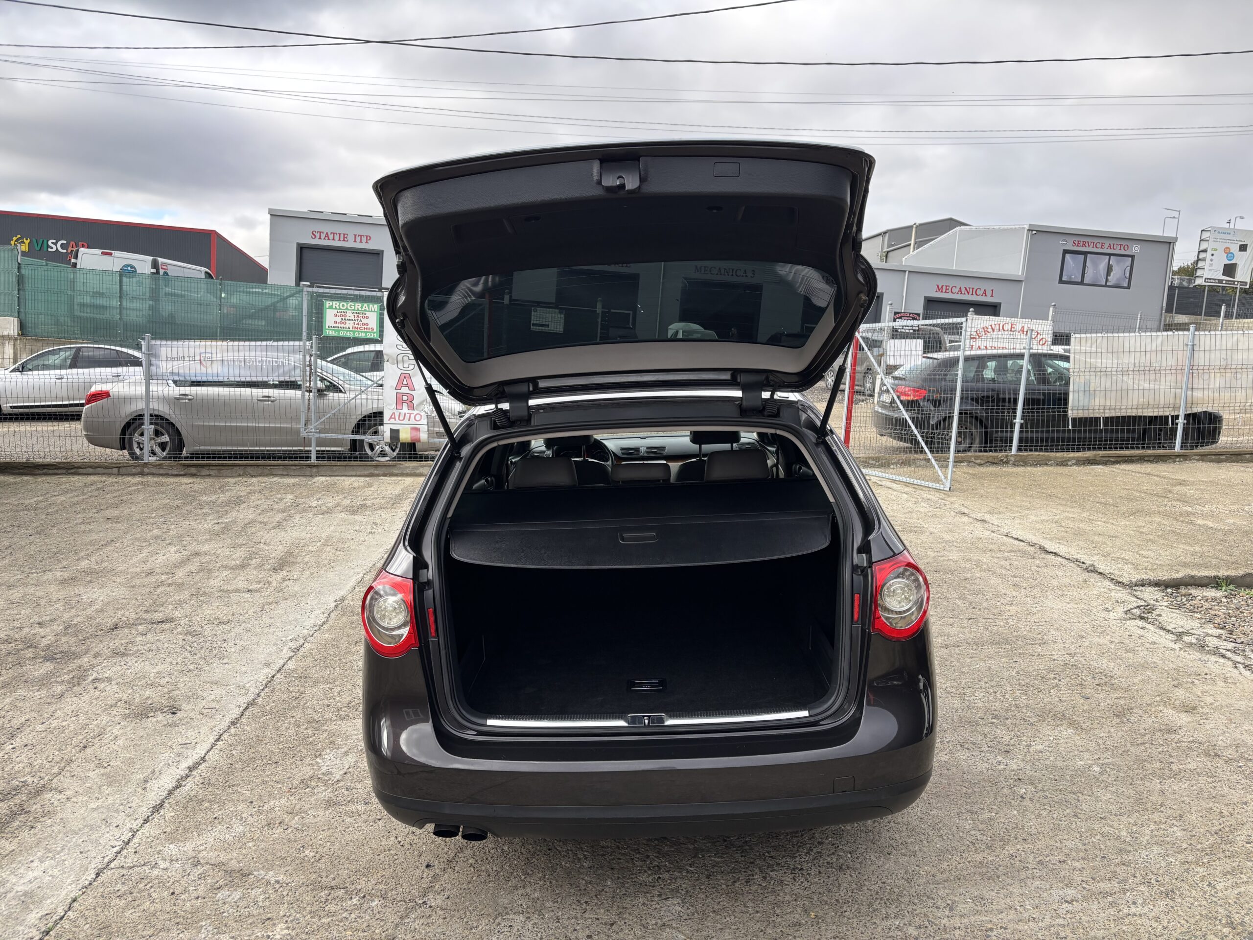 
								Volkswagen Passat full									