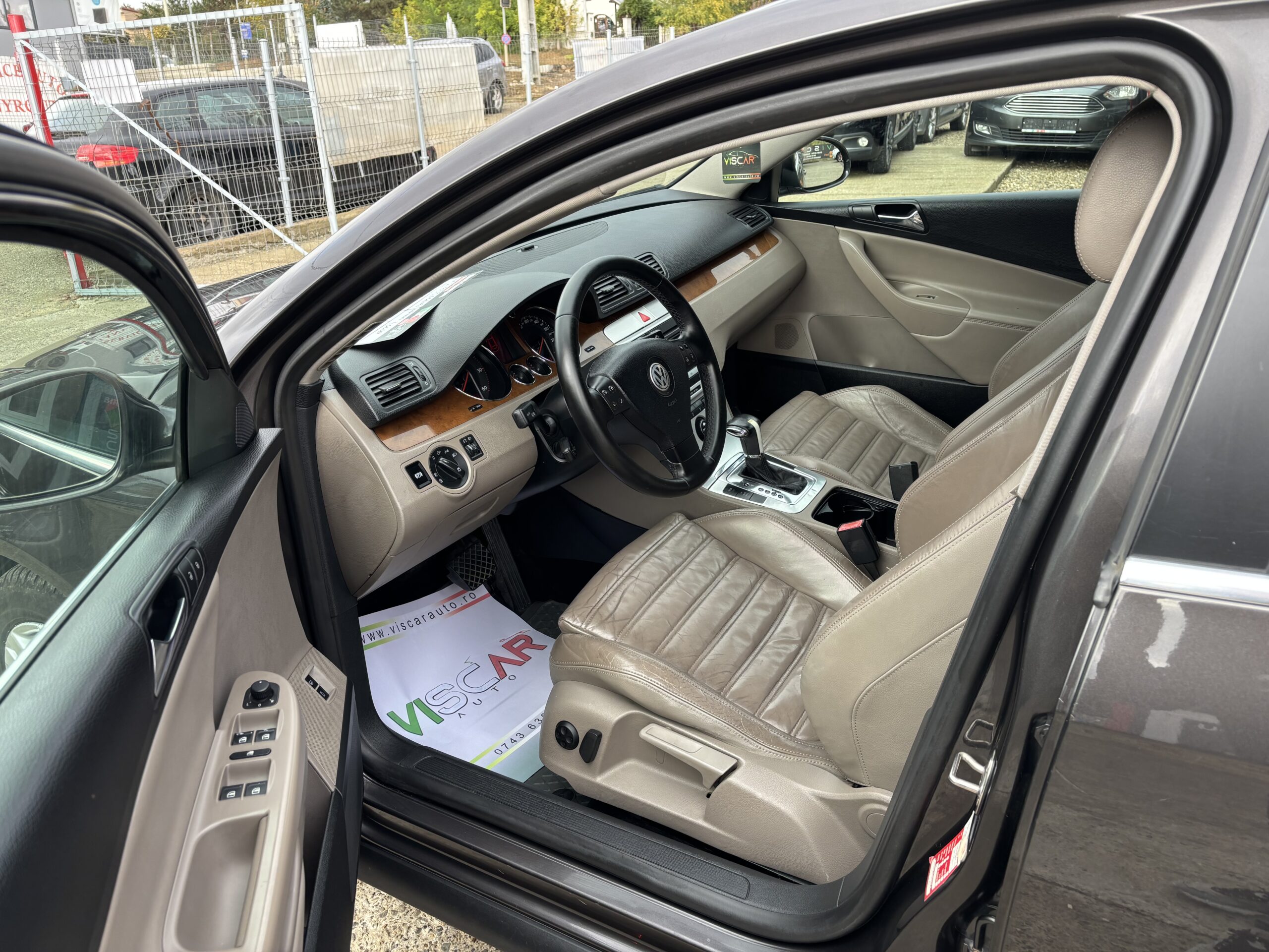 
								Volkswagen Passat full									