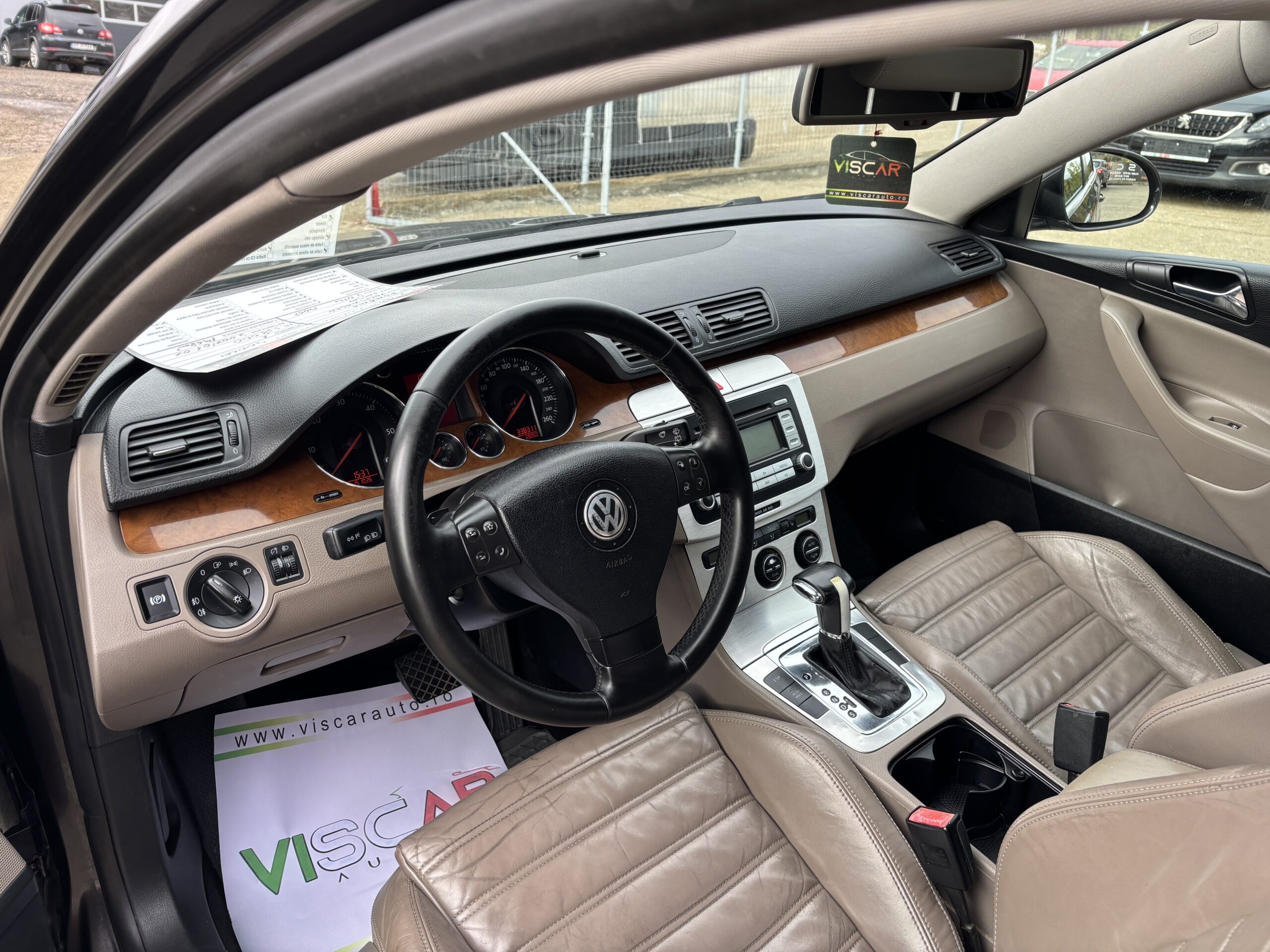 
								Volkswagen Passat full									