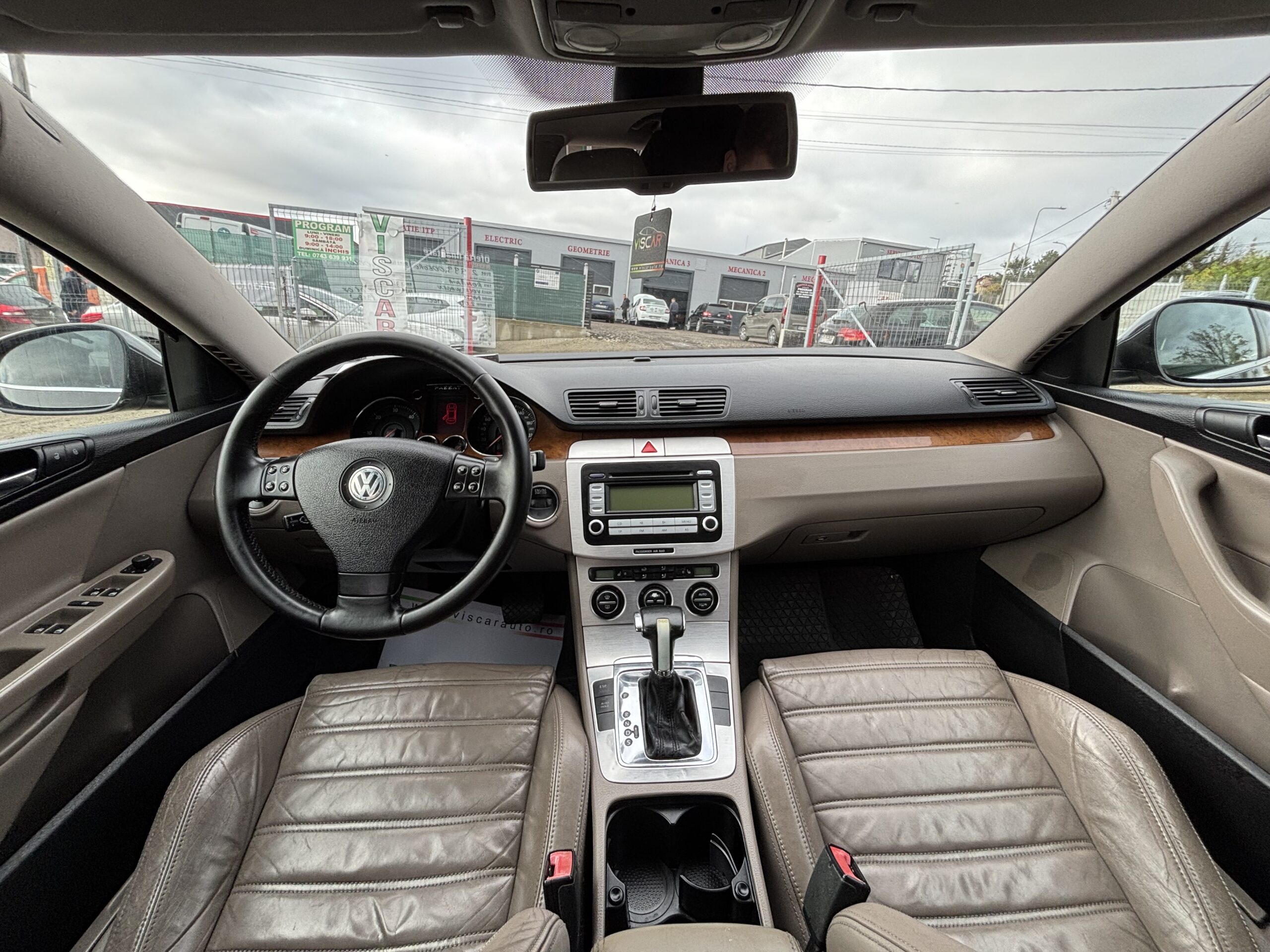 
								Volkswagen Passat full									